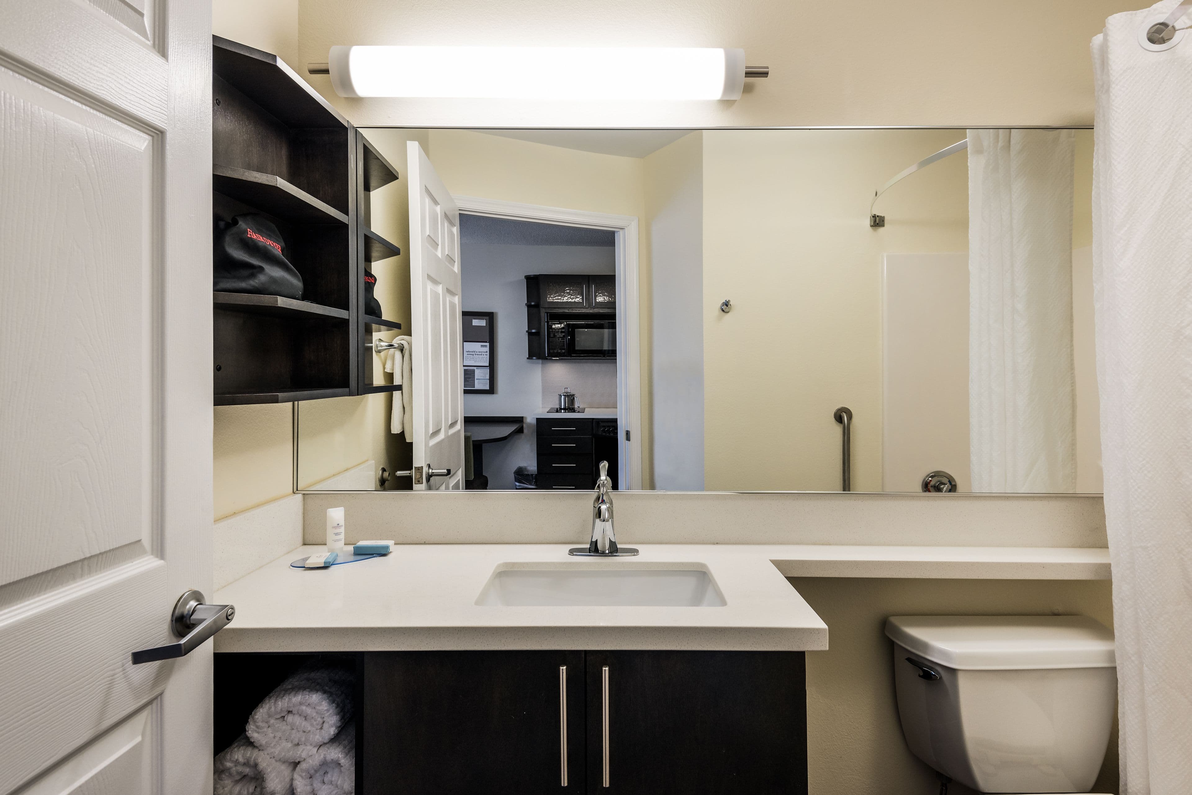 1 Queen Bed Studio Suite - Image 6