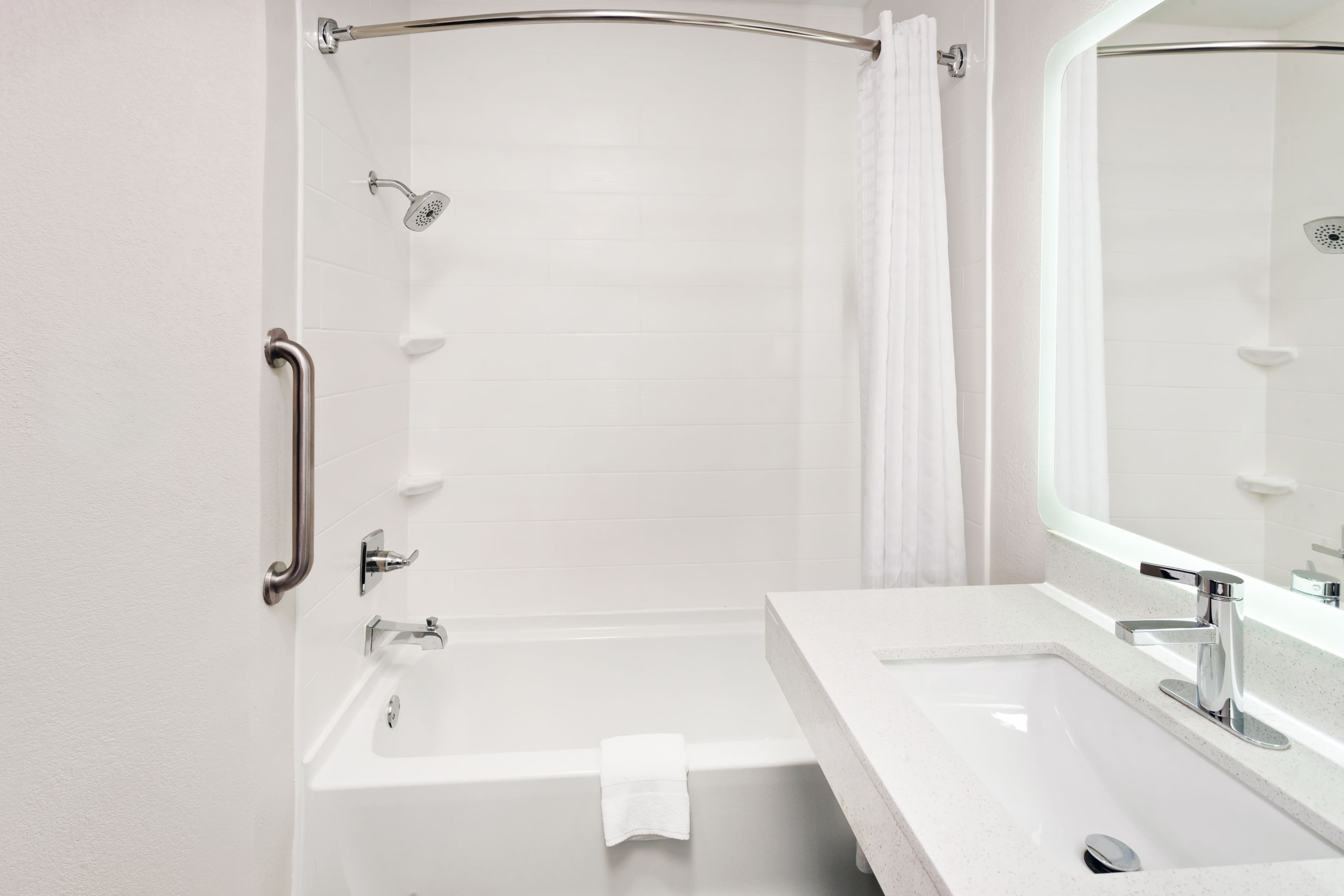 Candlewood Suites Harrisonburg - Image 5