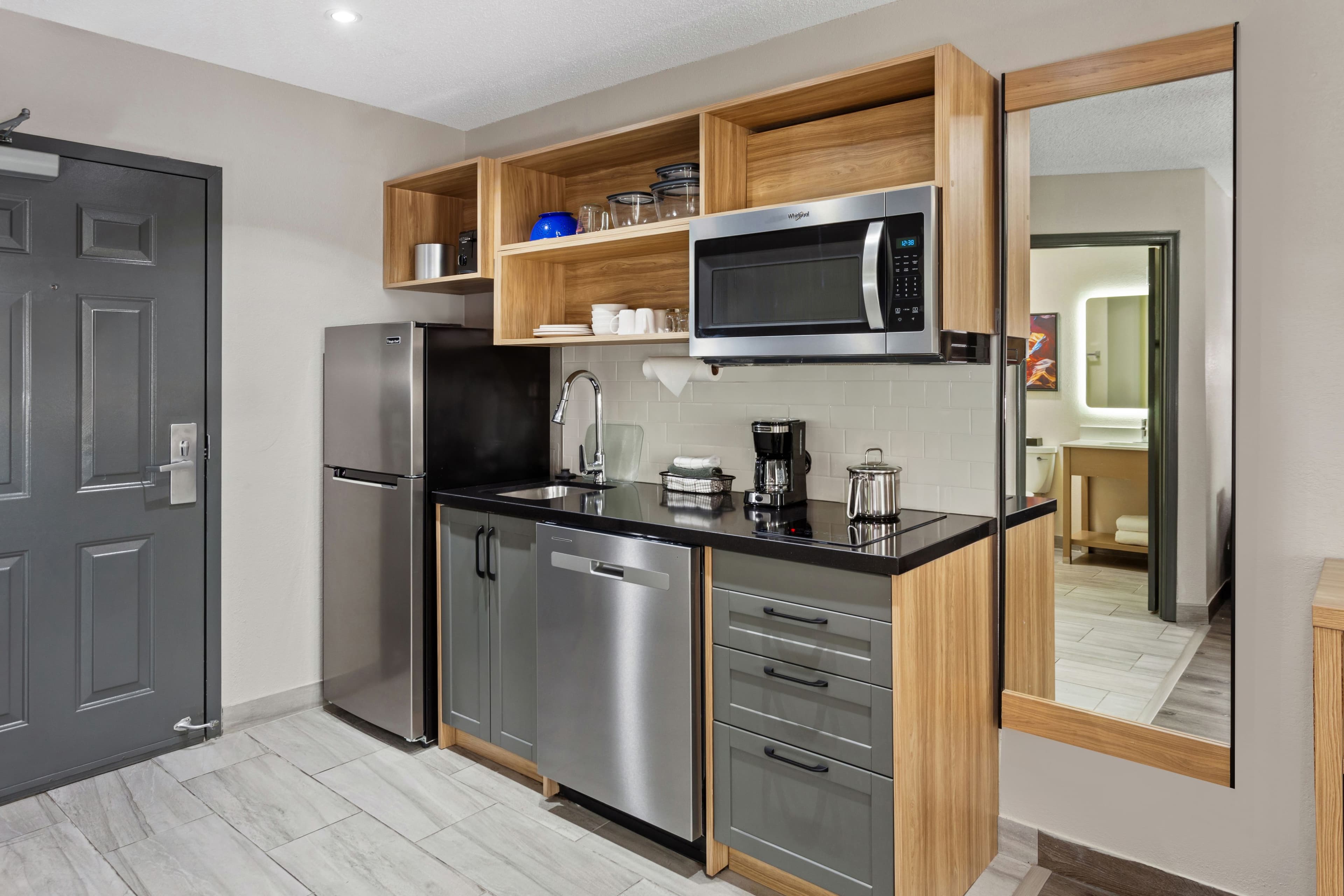 Candlewood Suites Harrisonburg - Image 4