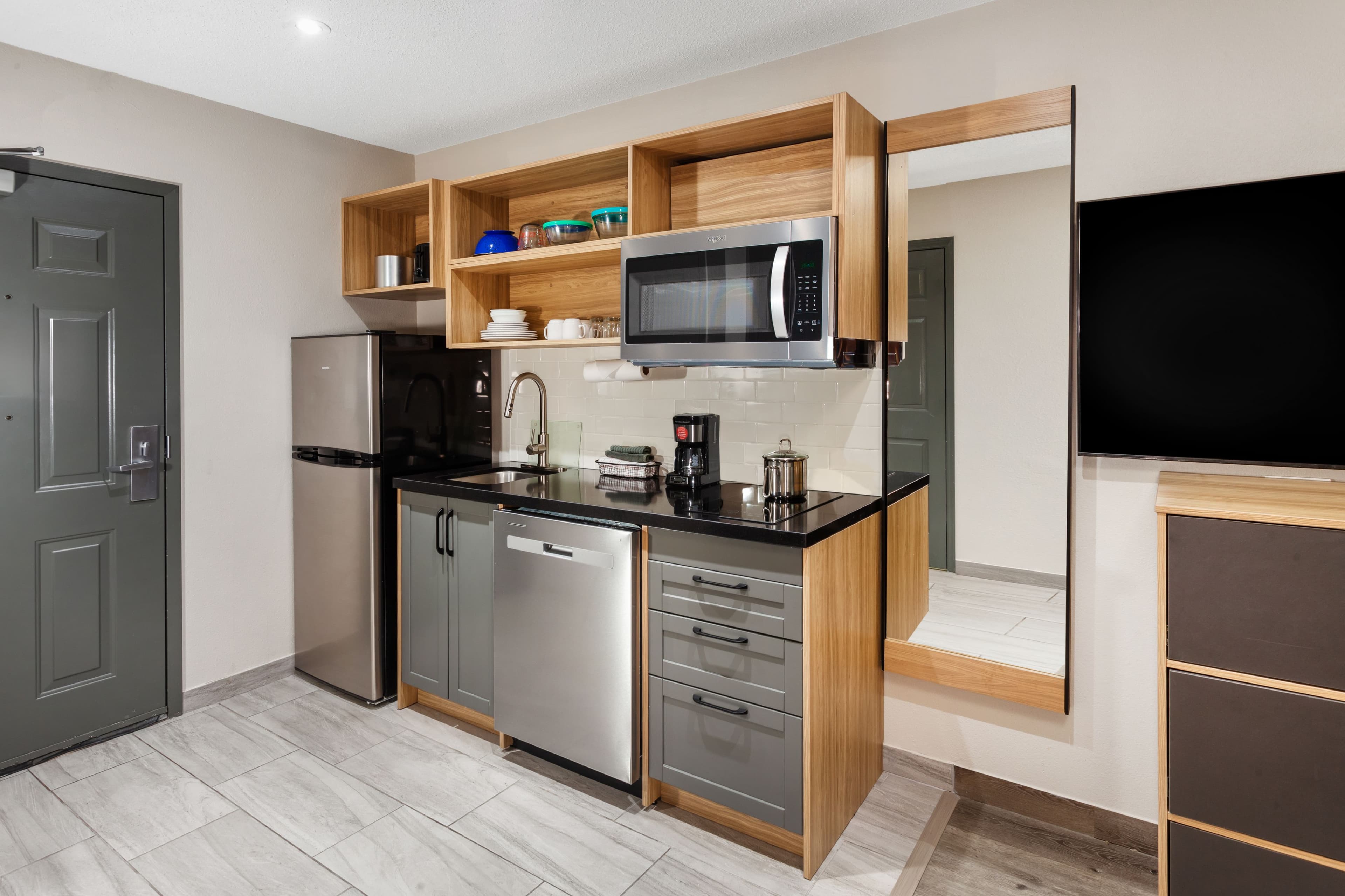 Candlewood Suites Harrisonburg - Image 3