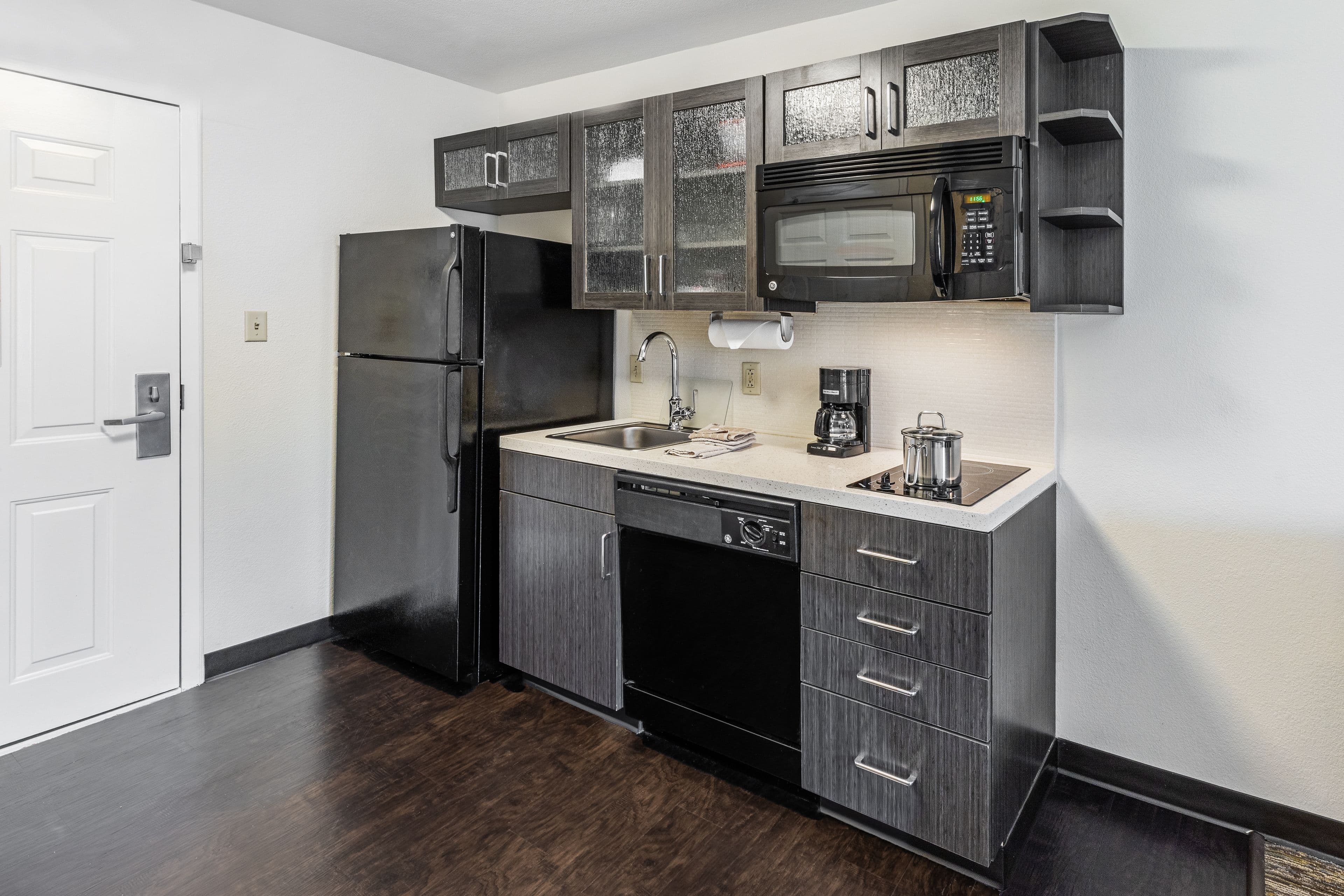 Candlewood Suites Hattiesburg - Image 2