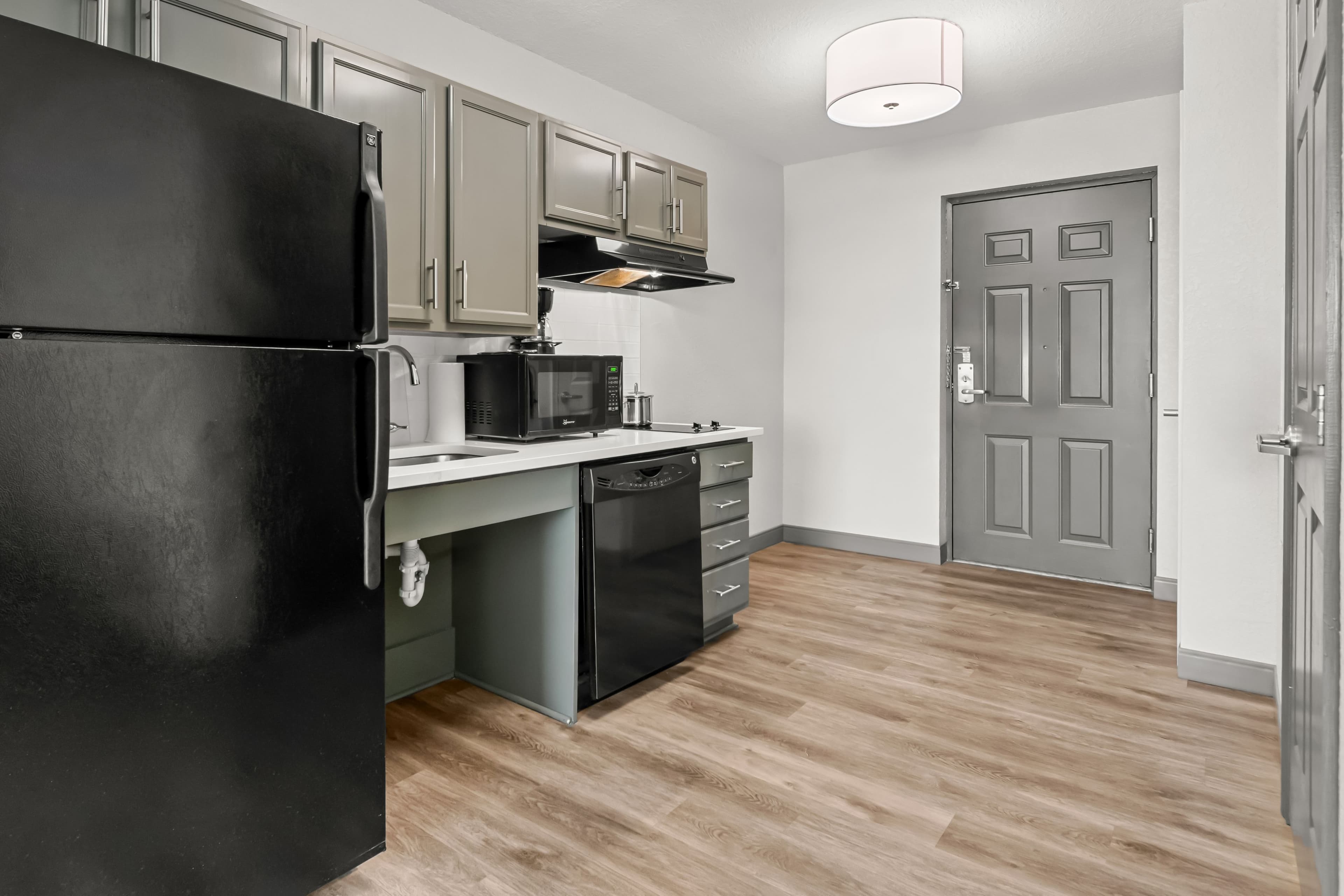 Candlewood Suites Hazleton - Image 4