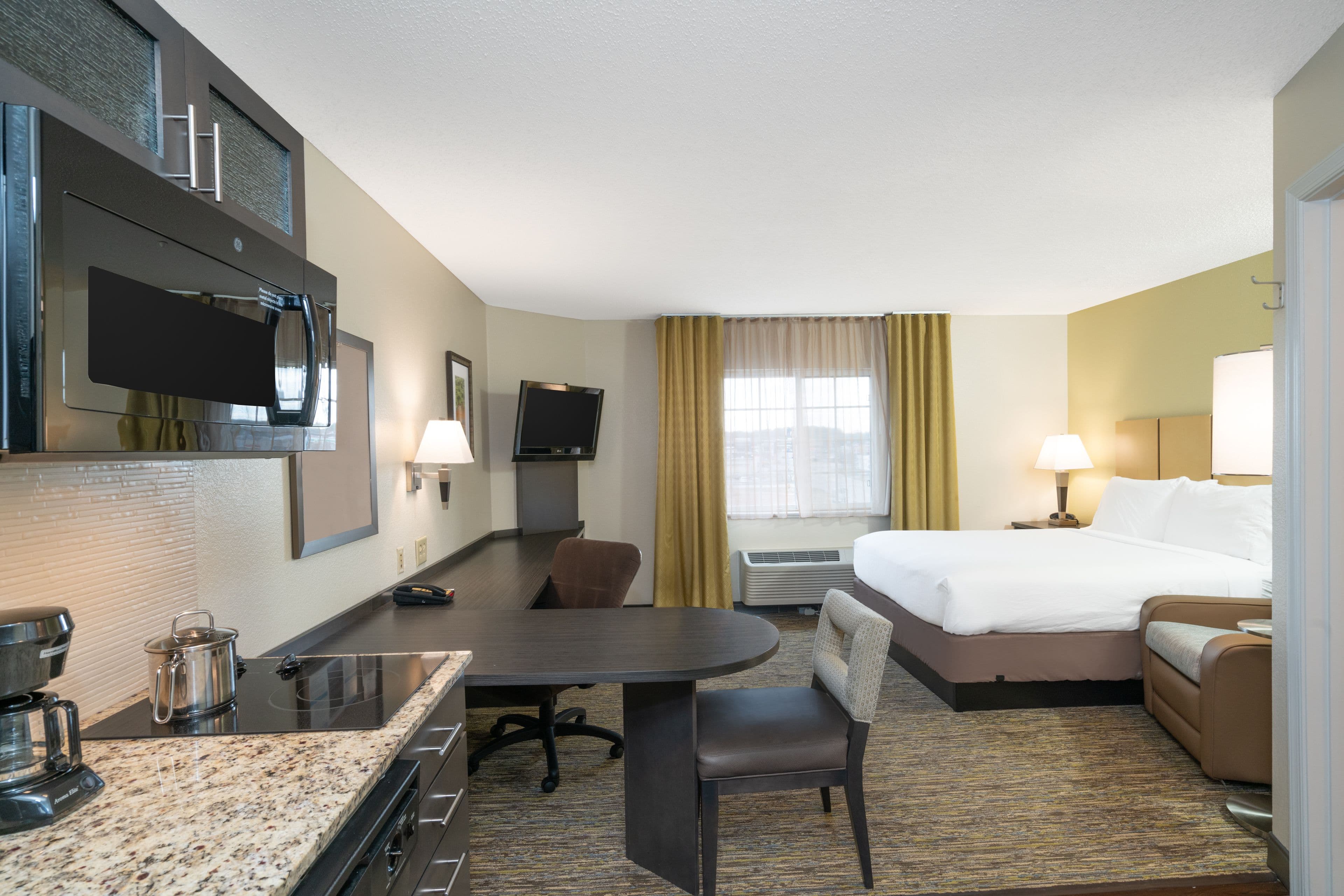 Candlewood Suites Hopewell - Fort Gregg Adams - Image 2