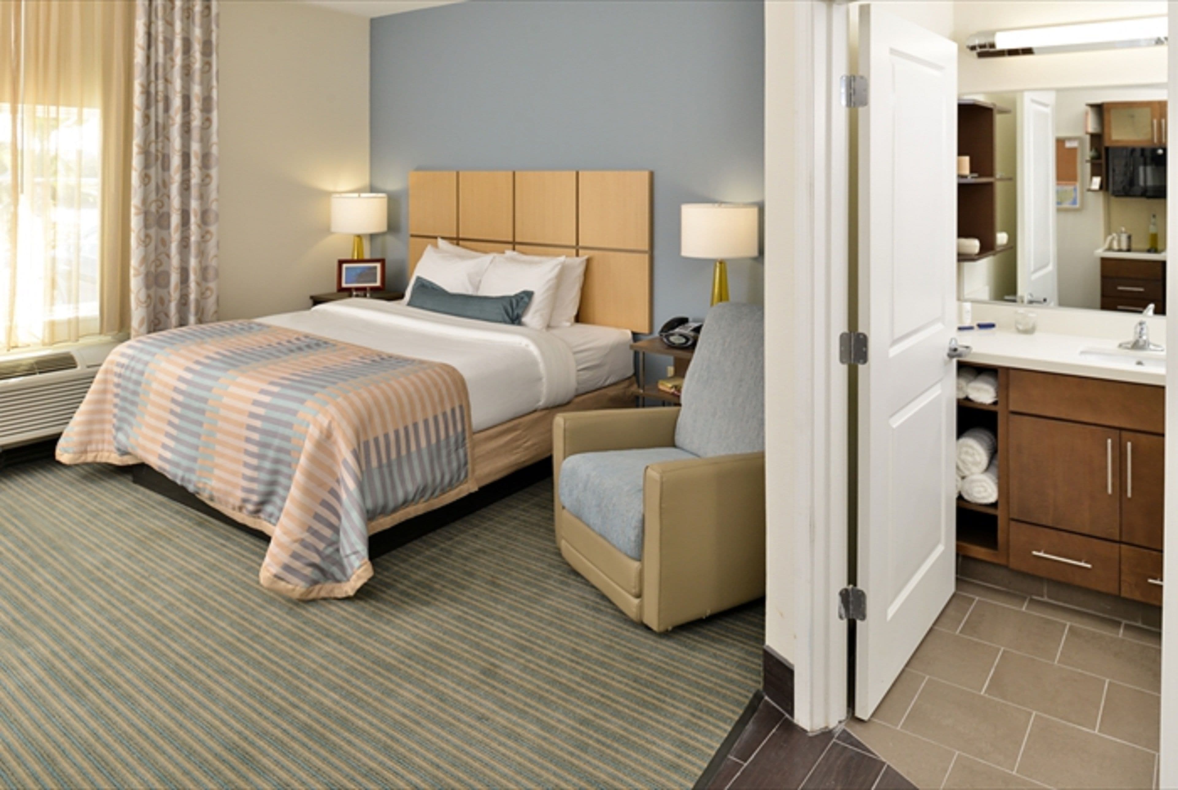 Candlewood Suites Houma - Image 5