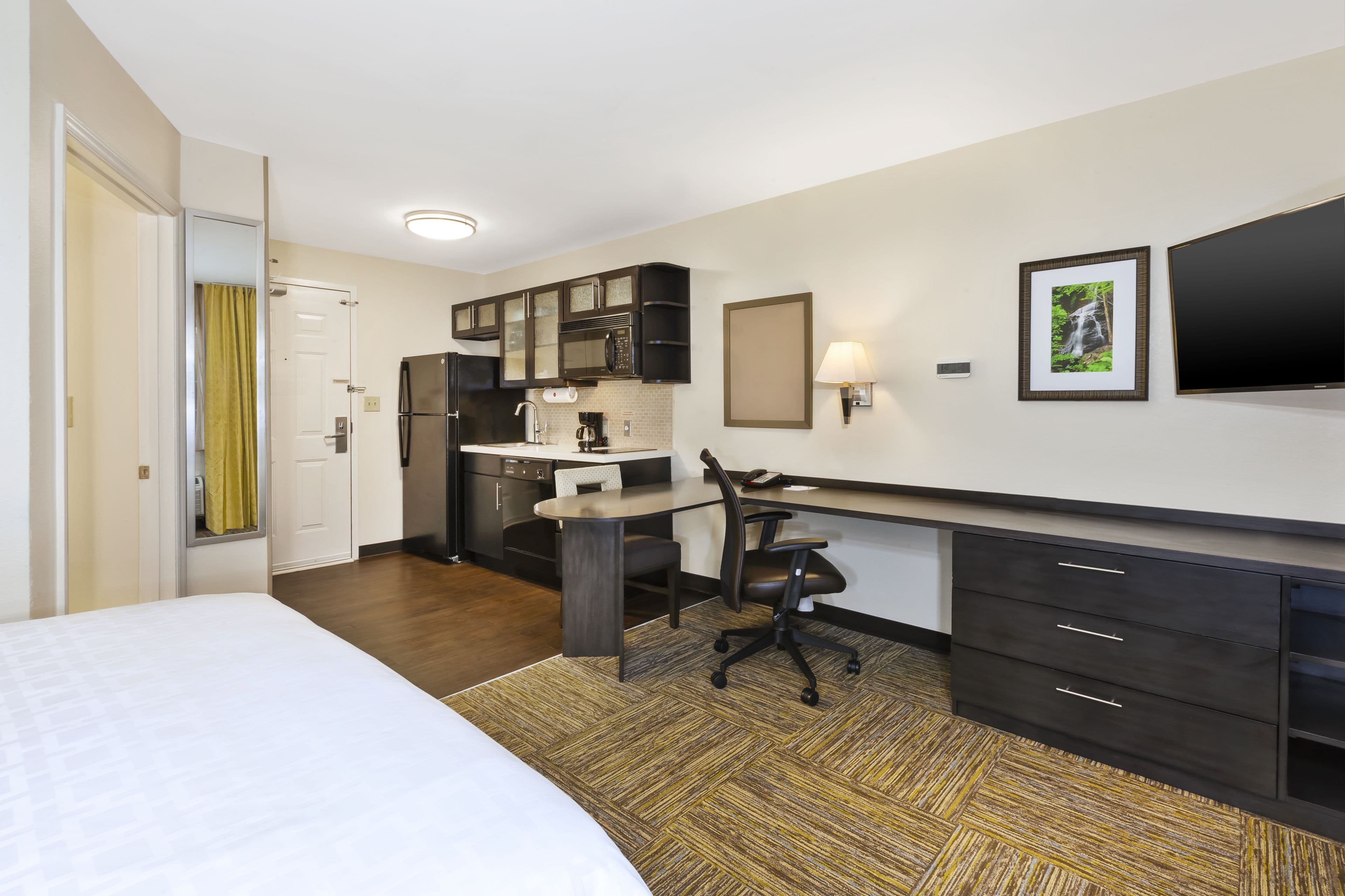 Candlewood Suites Huntersville-Lake Norman Area - Image 2