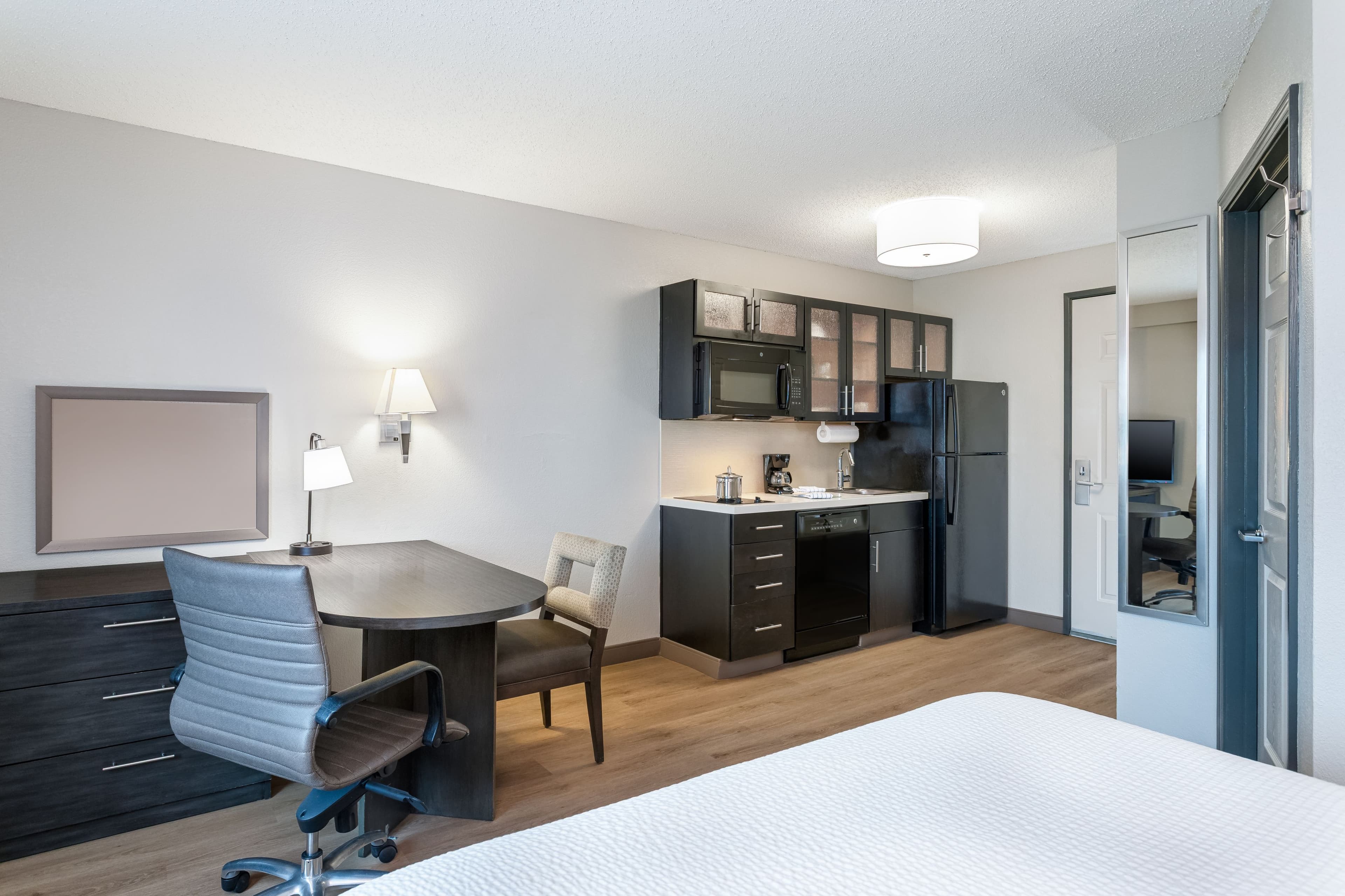 Candlewood Suites Indianapolis — 8