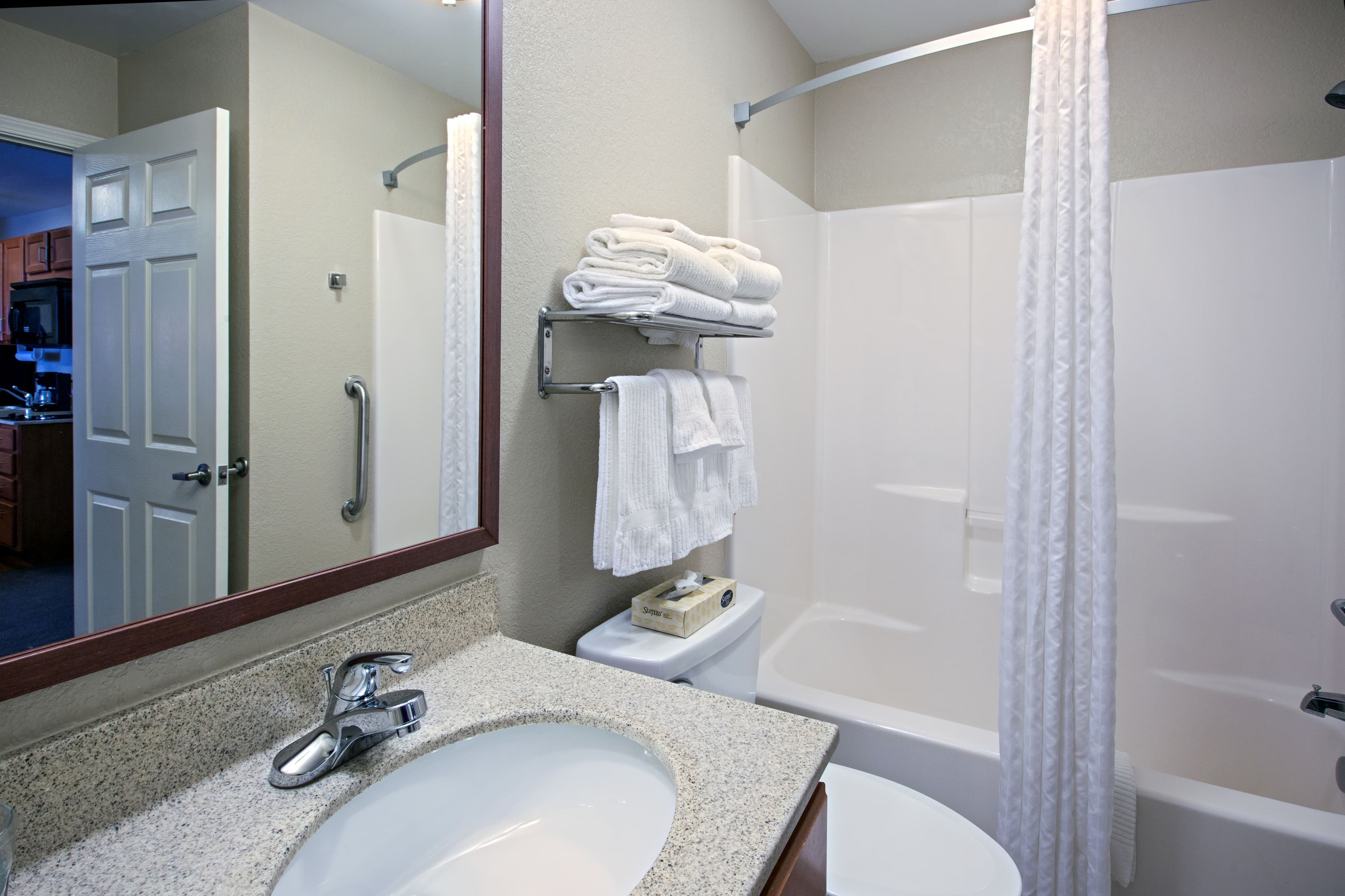 Candlewood Suites Indianapolis Northwest - Image 5