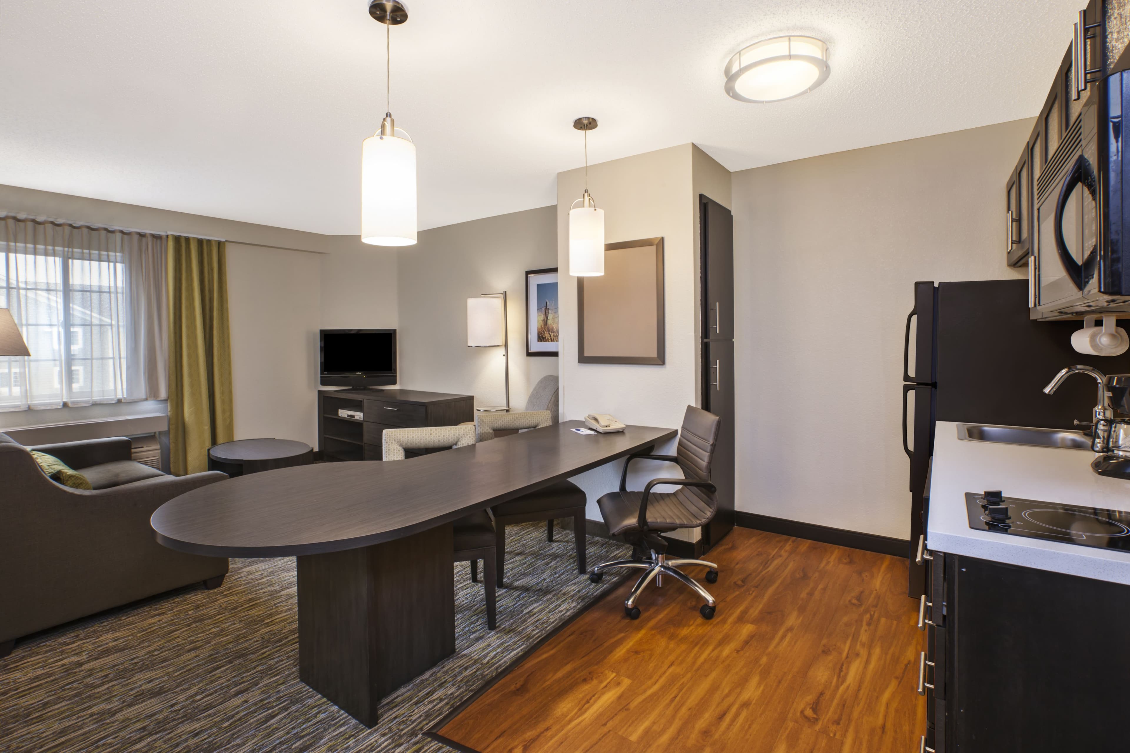 Candlewood Suites Indianapolis - Image 5