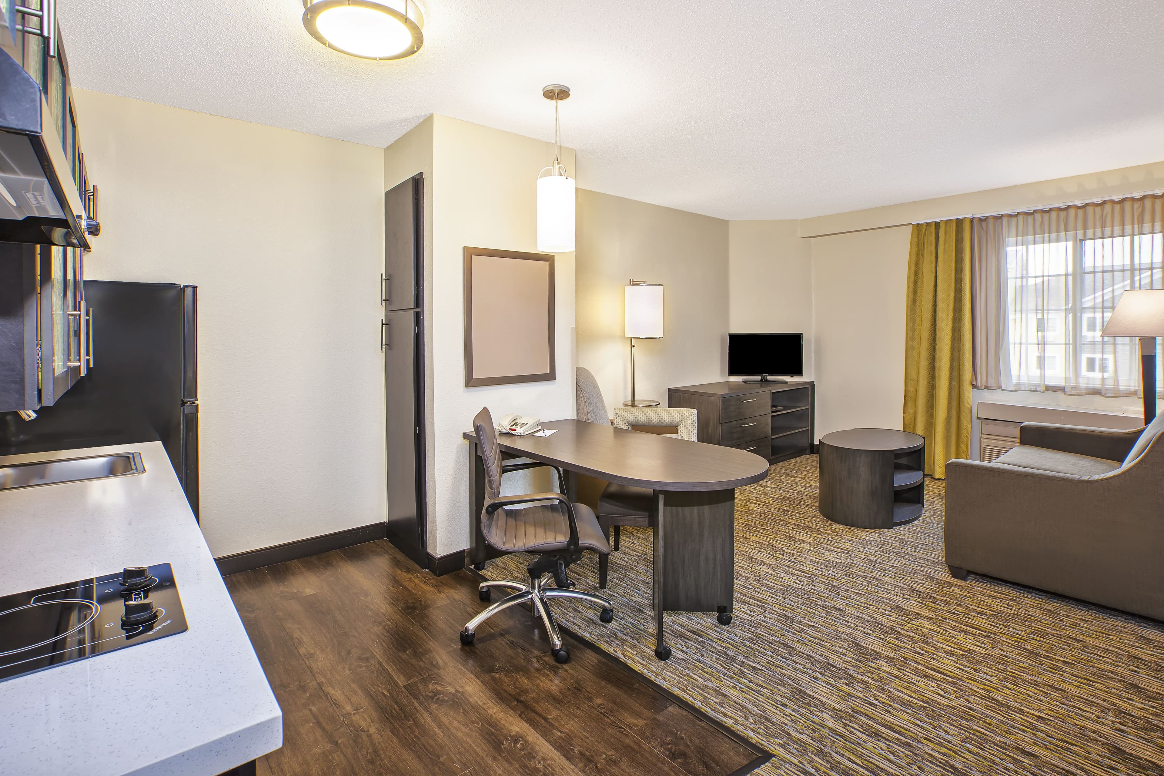 Candlewood Suites Indianapolis - Image 4