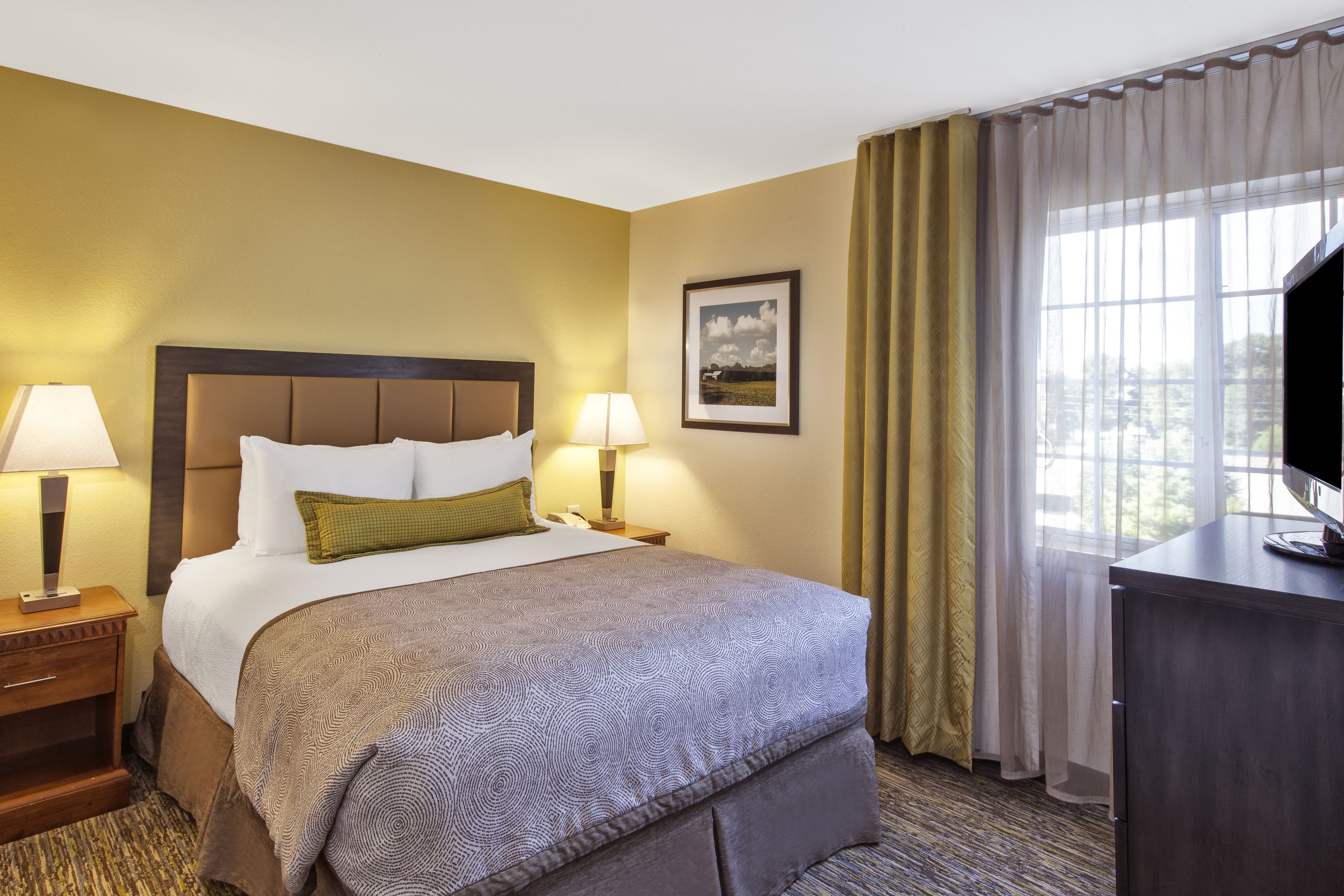 Candlewood Suites Indianapolis Airport - Image 4