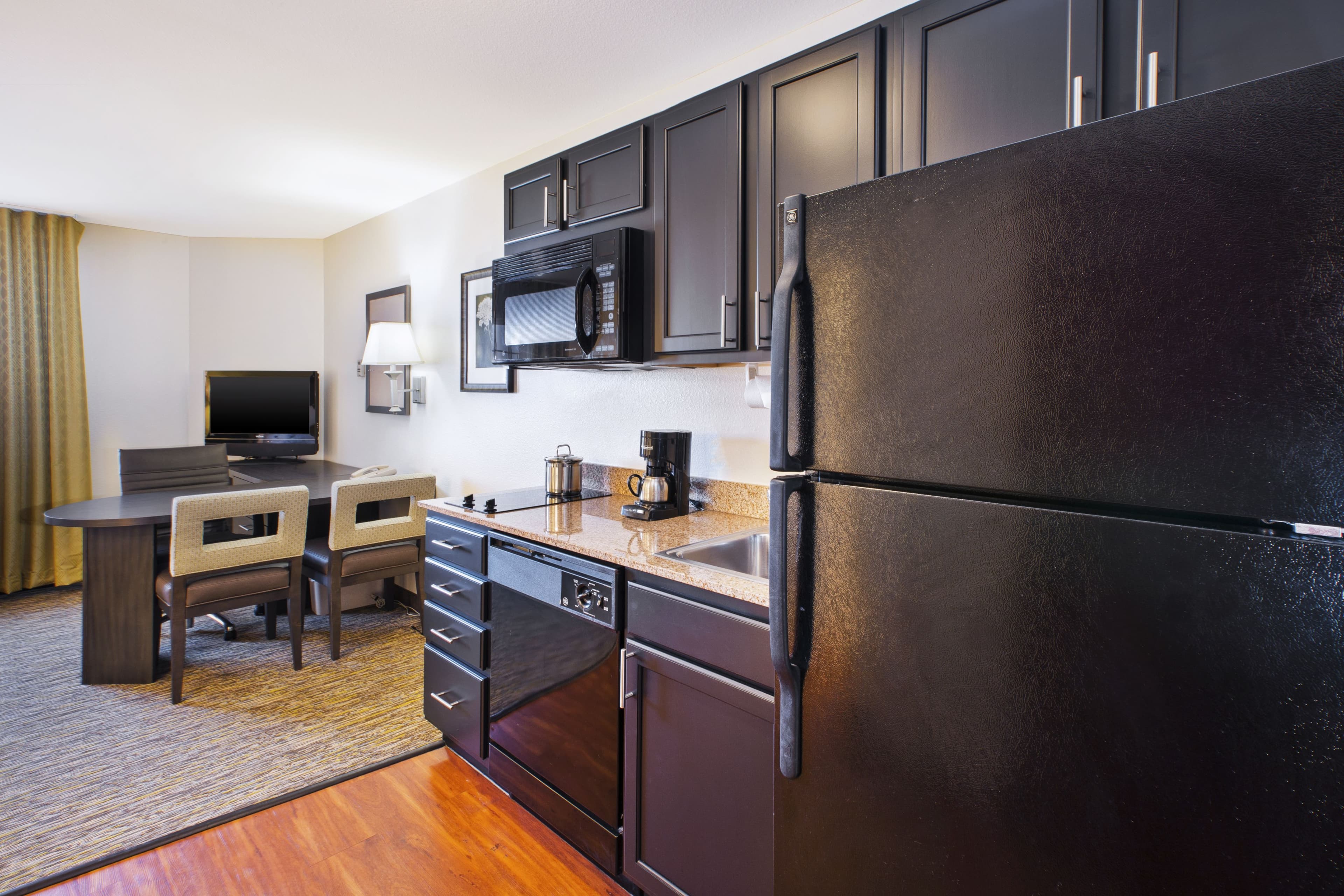 Candlewood Suites Indianapolis Airport - Image 3