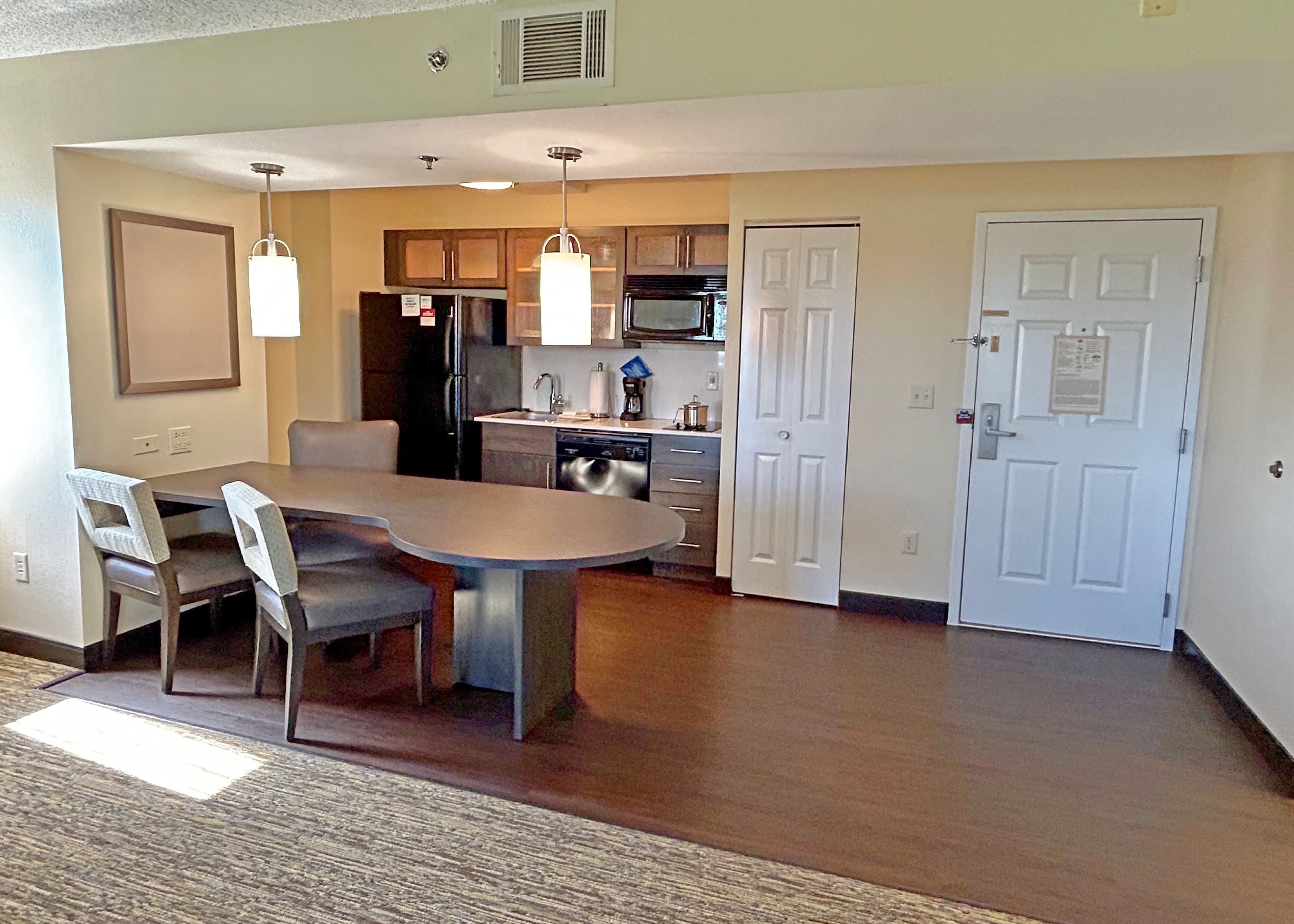 Candlewood Suites Indianapolis Dwtn Medical Dist - Image 3