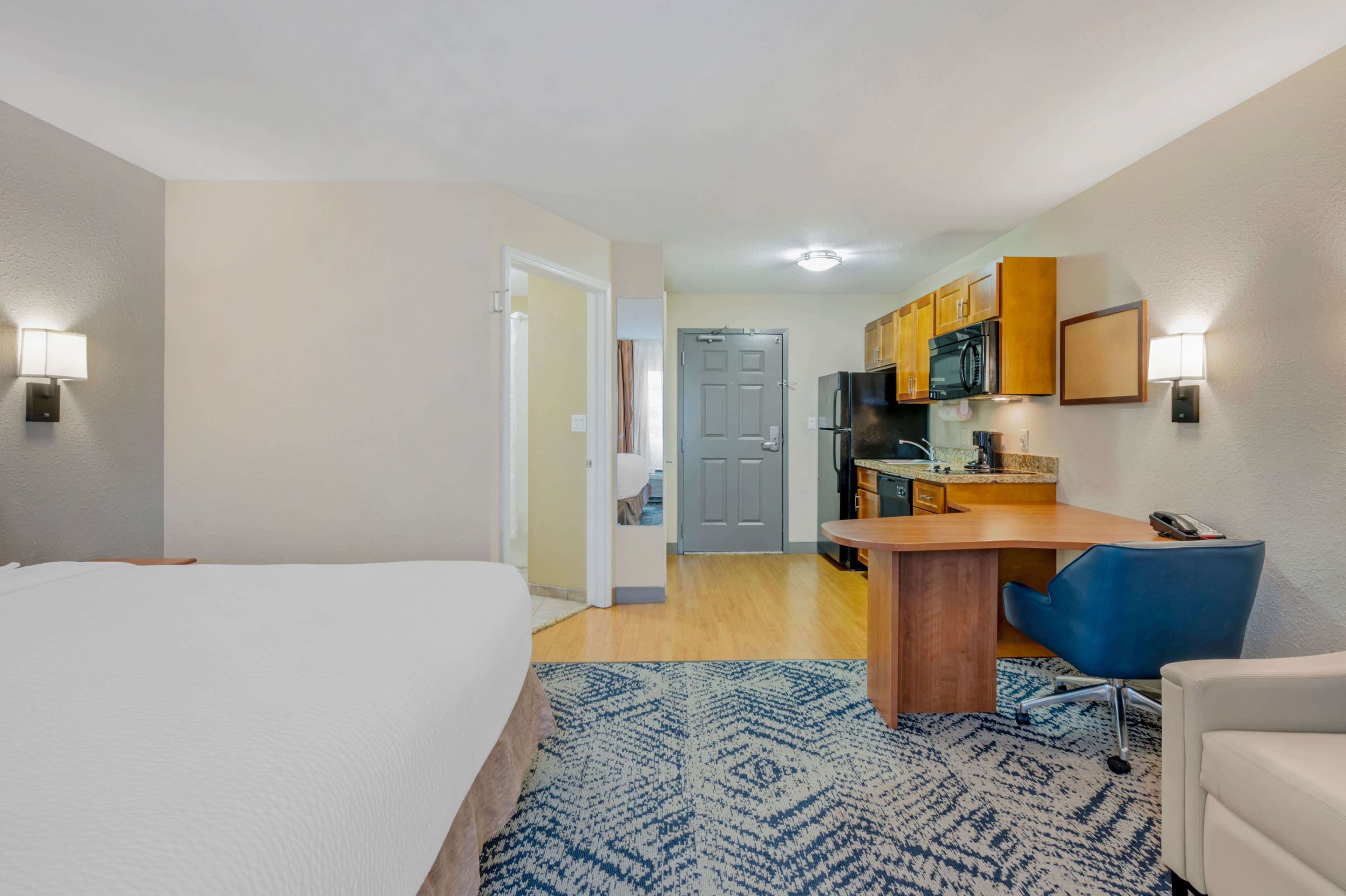 Candlewood Suites Indianapolis East - Image 5