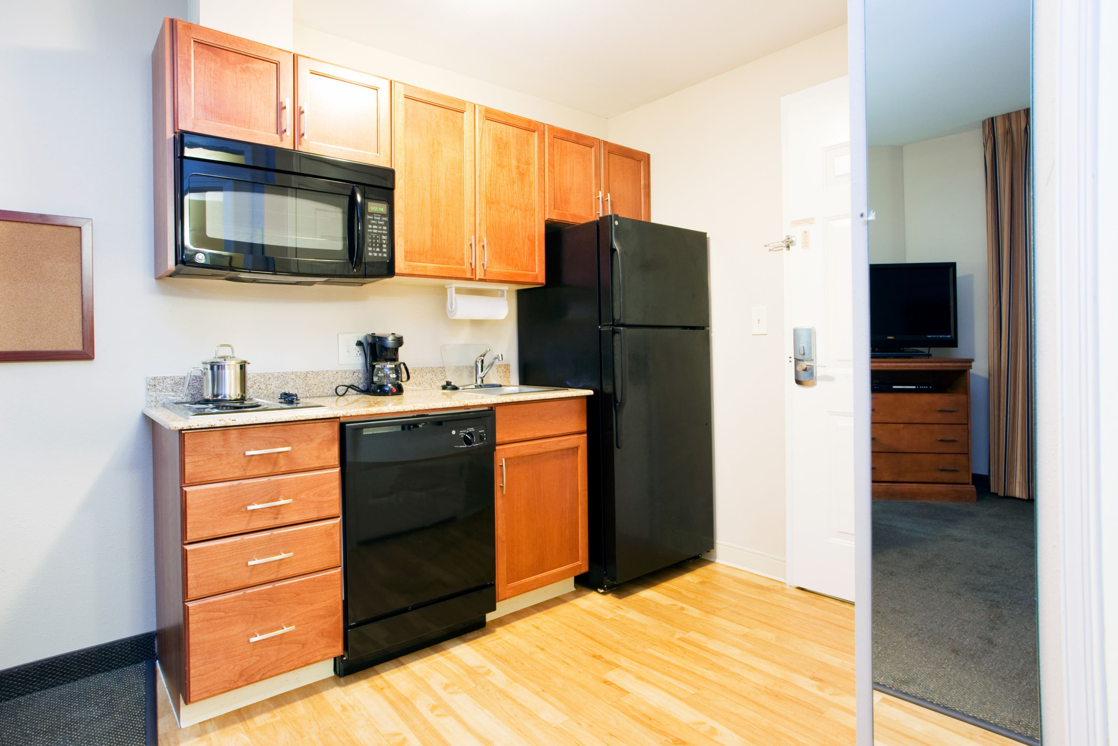 Candlewood Suites Jacksonville - Image 2