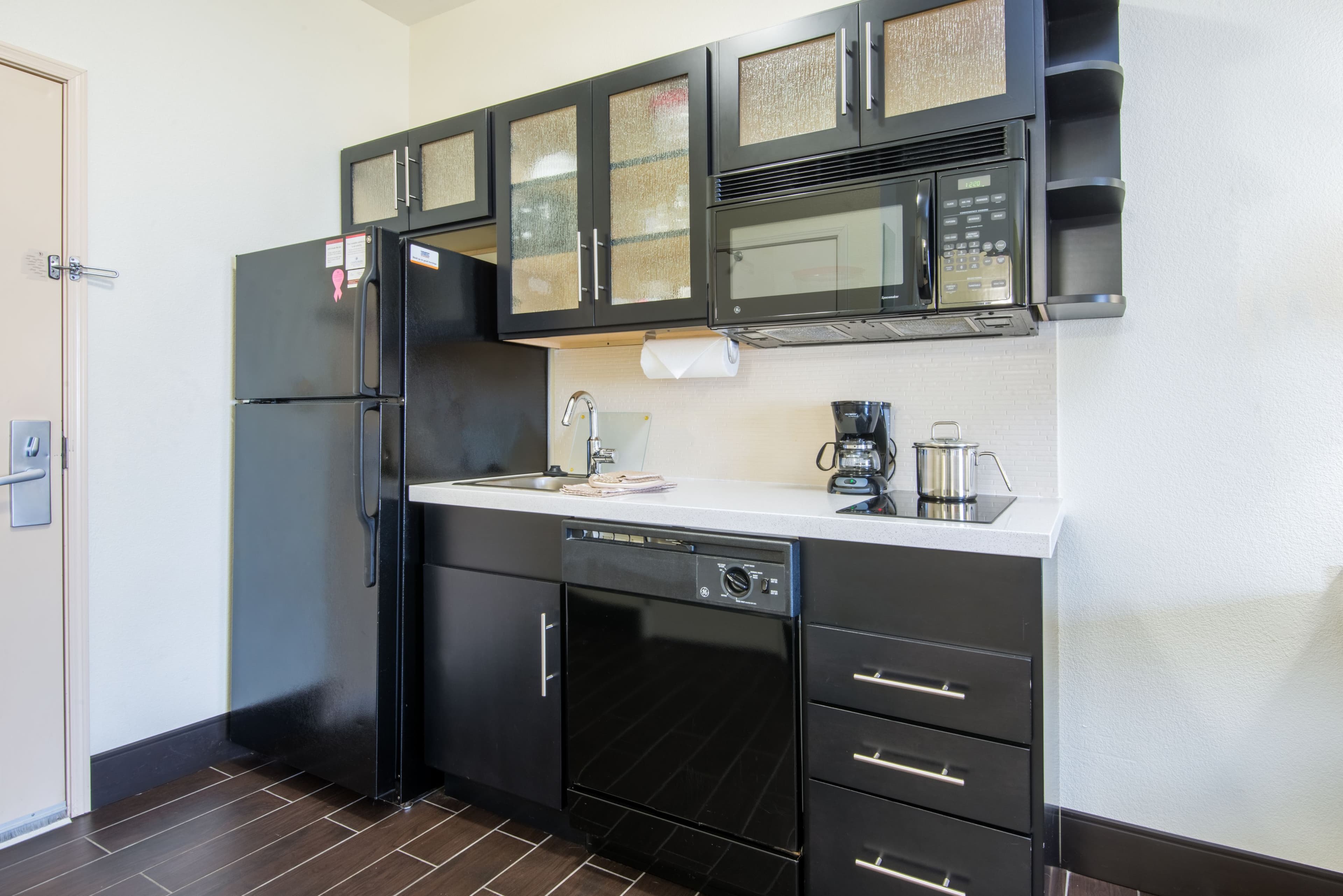 Candlewood Suites Jefferson City - Image 4