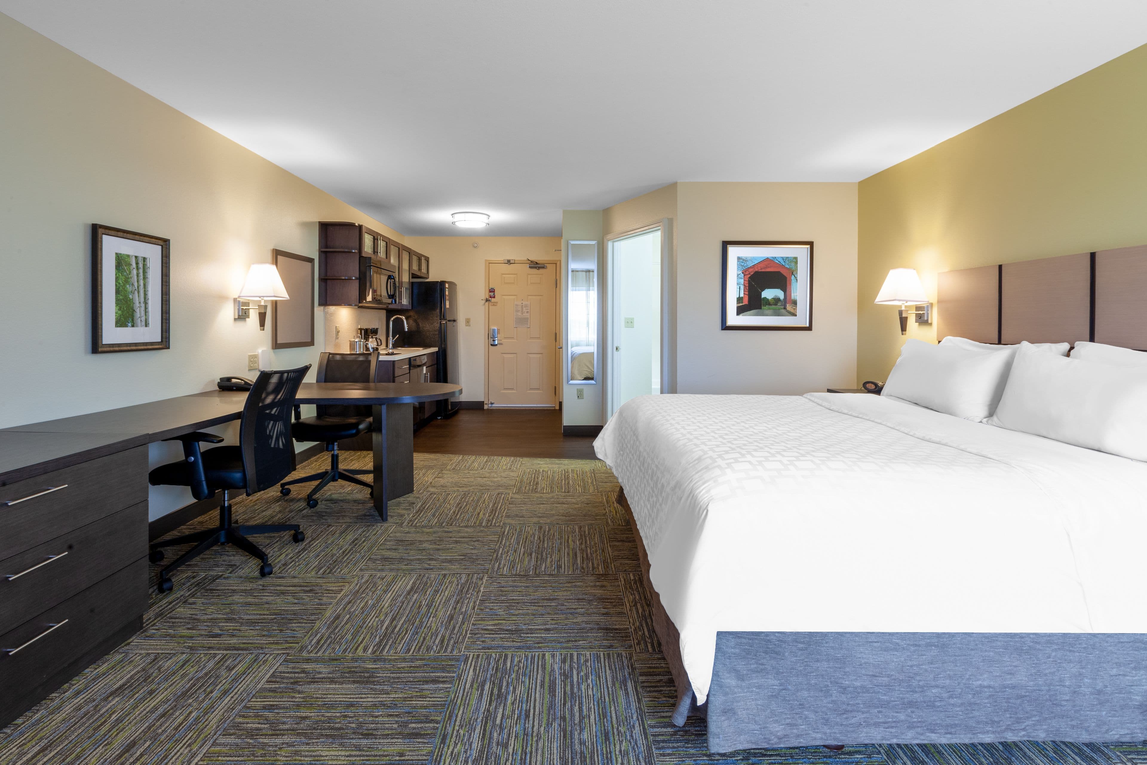 Candlewood Suites Kalamazoo - Image 4