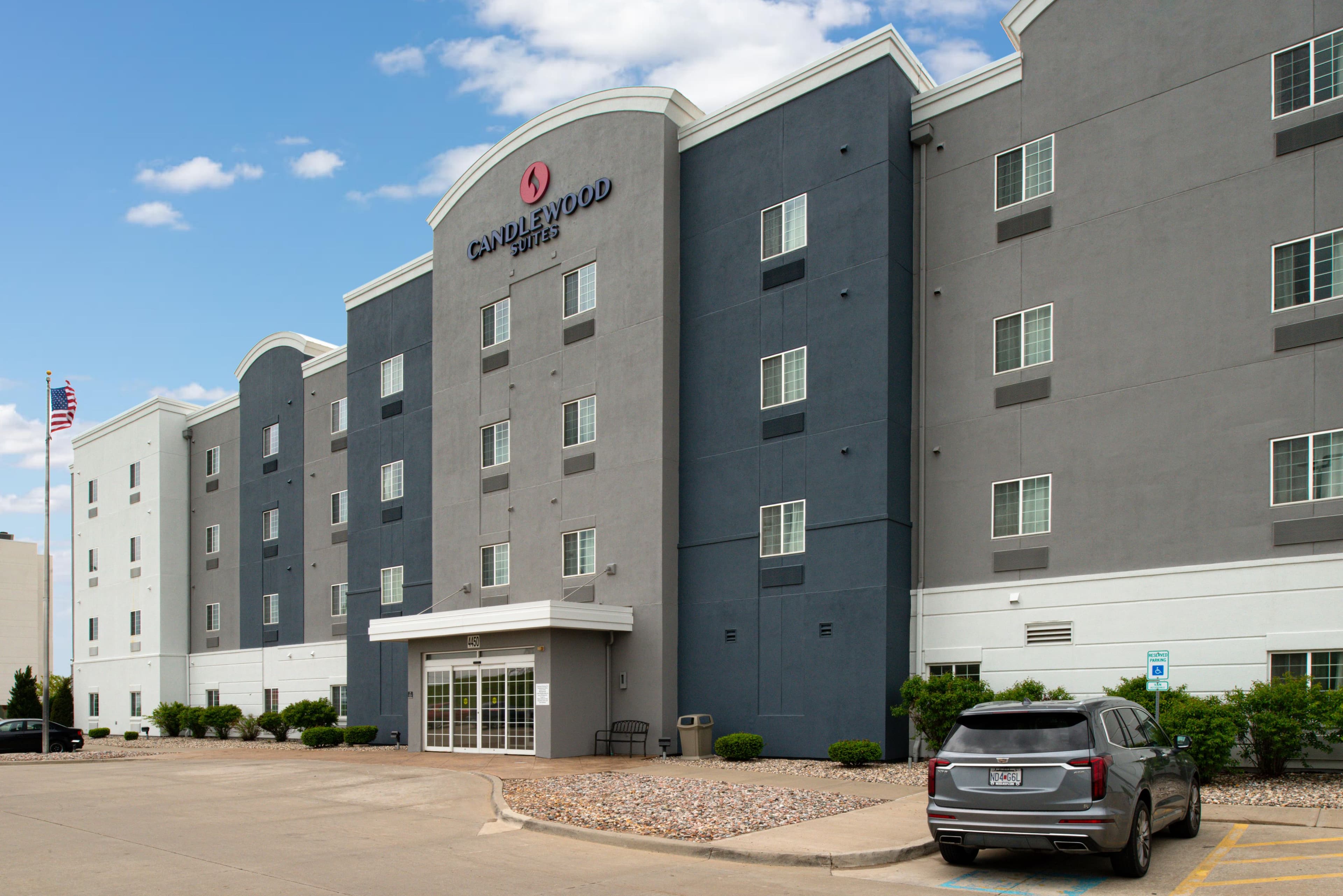 Candlewood Suites Kansas City Northeast - Image 1