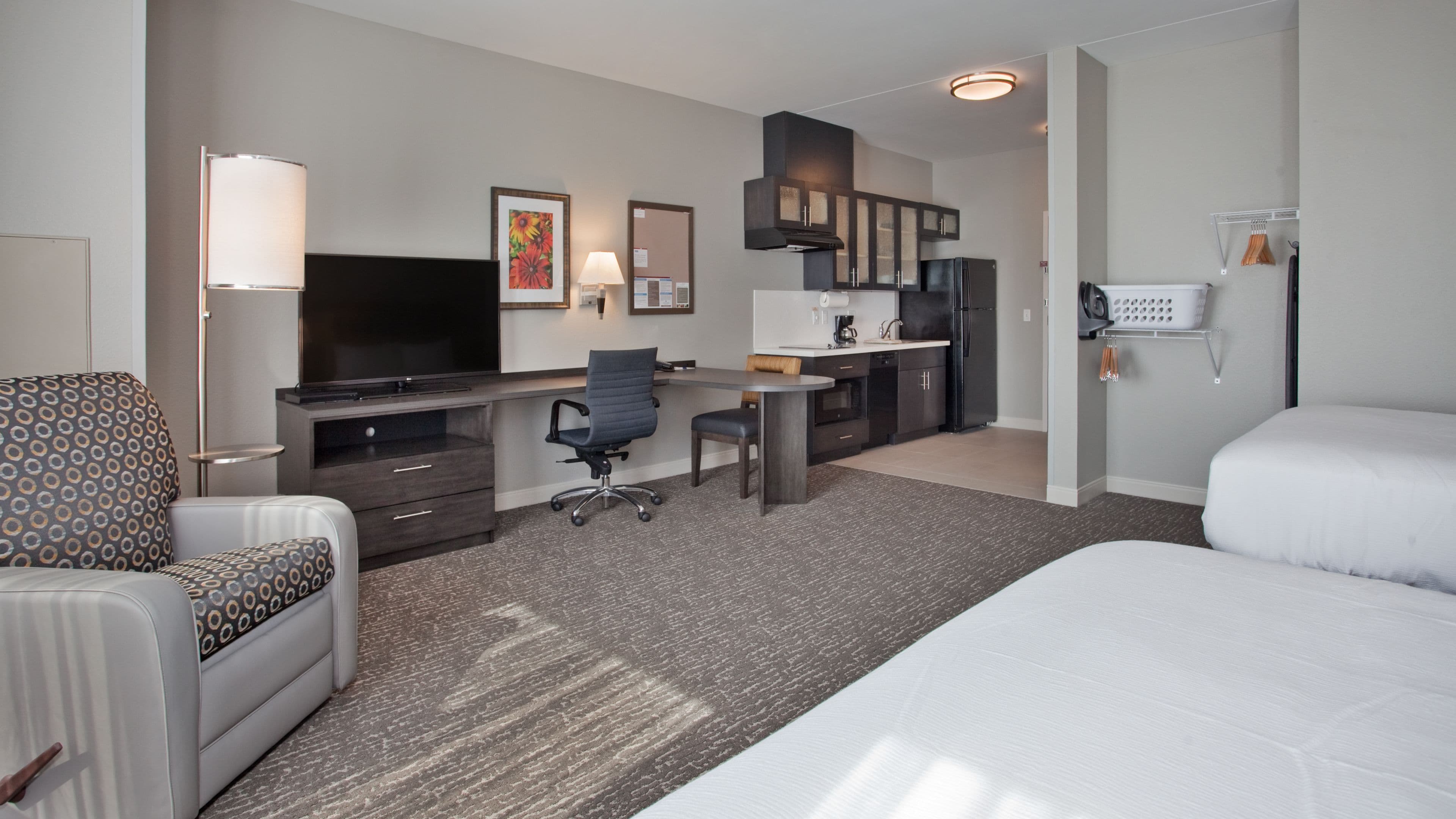 Candlewood Suites Kearney — 17