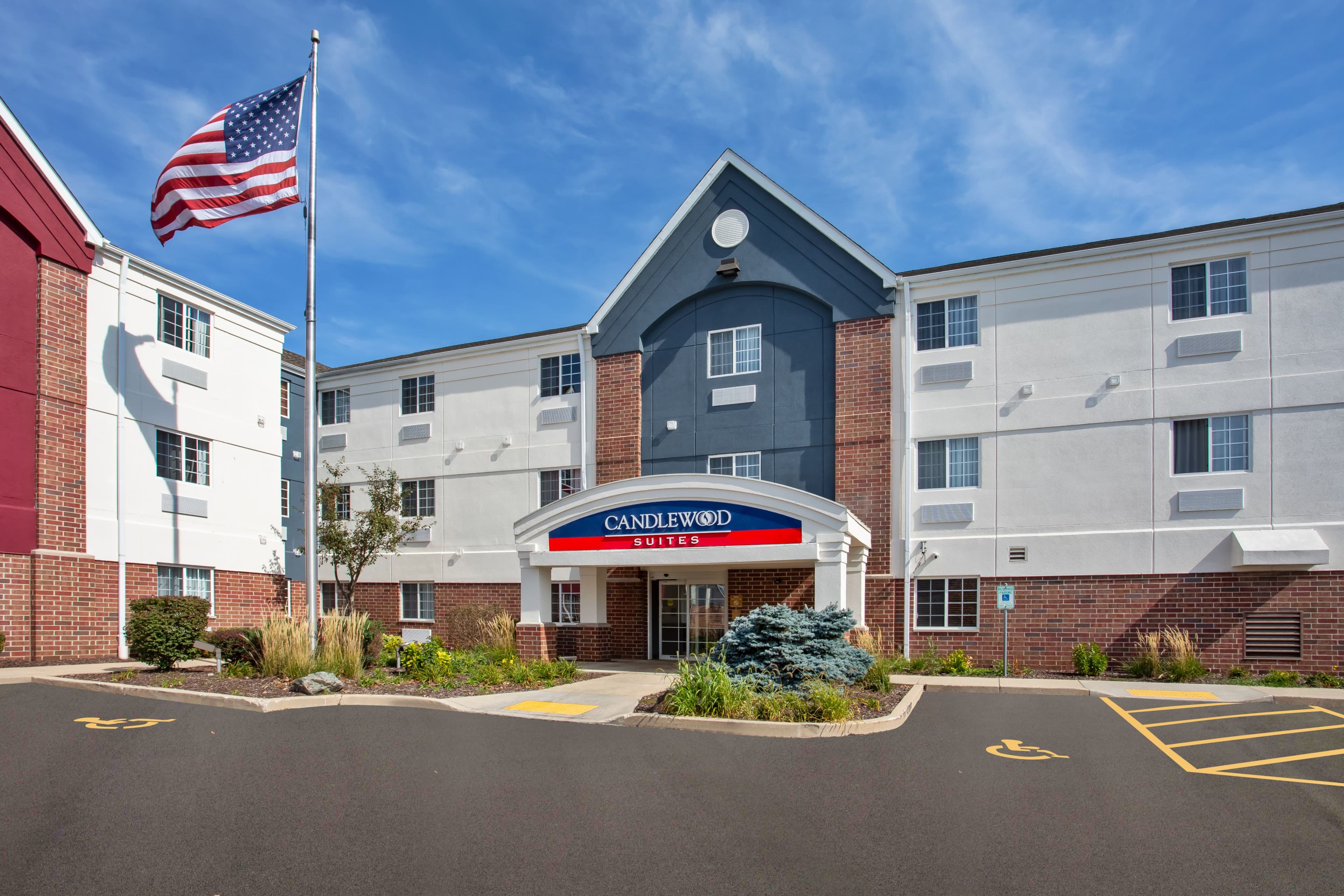 Candlewood Suites Kenosha - Pleasant Prairie - Image 1