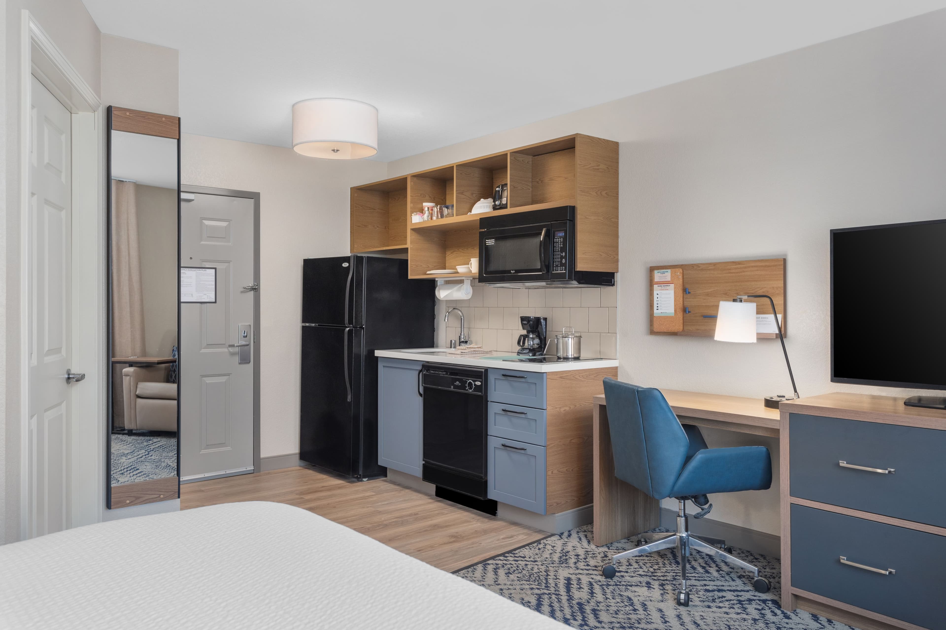 Candlewood Suites La Crosse - Image 4