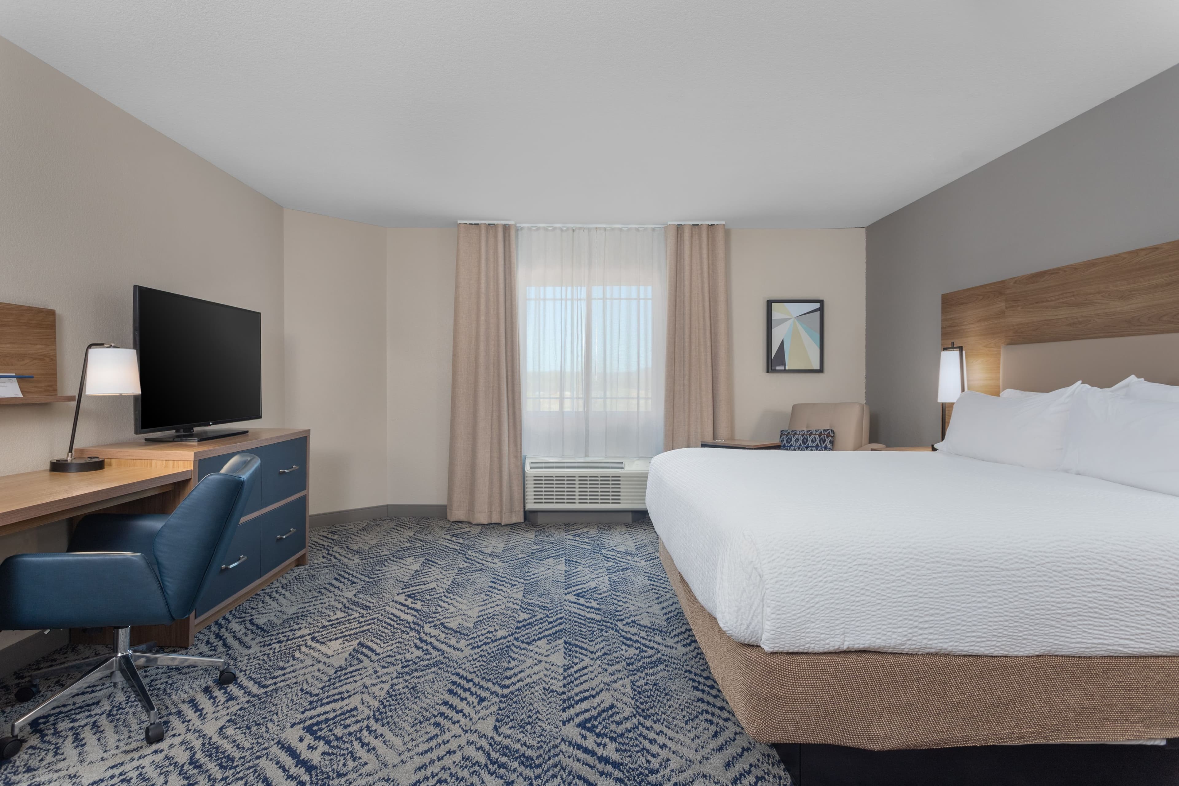 Candlewood Suites La Crosse - Image 2
