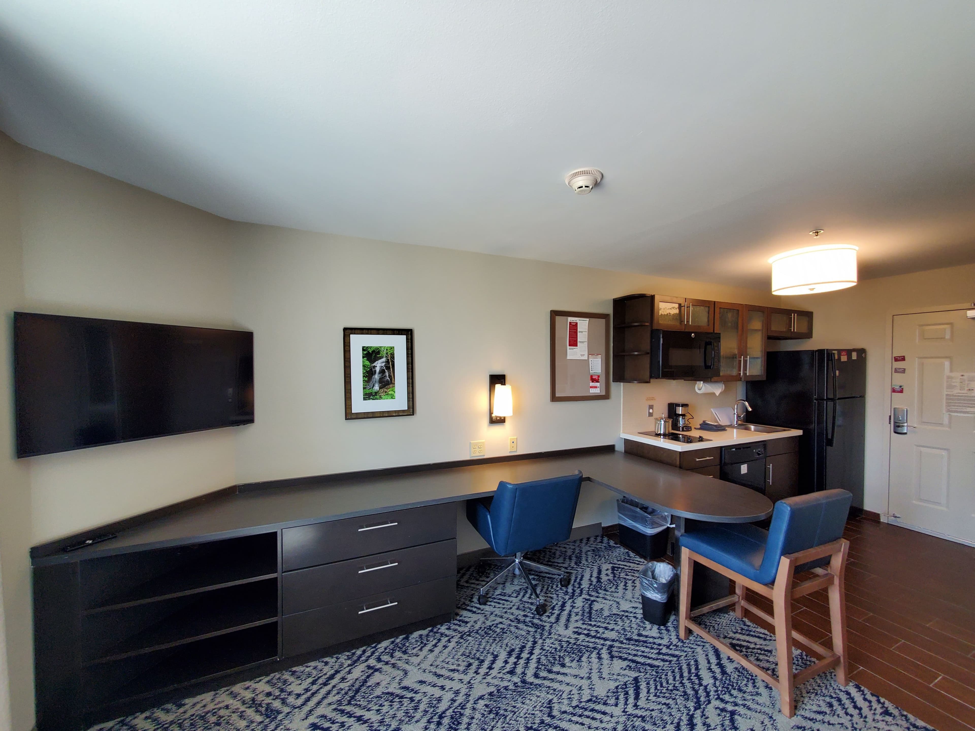 Candlewood Suites Lake Charles South - Image 2