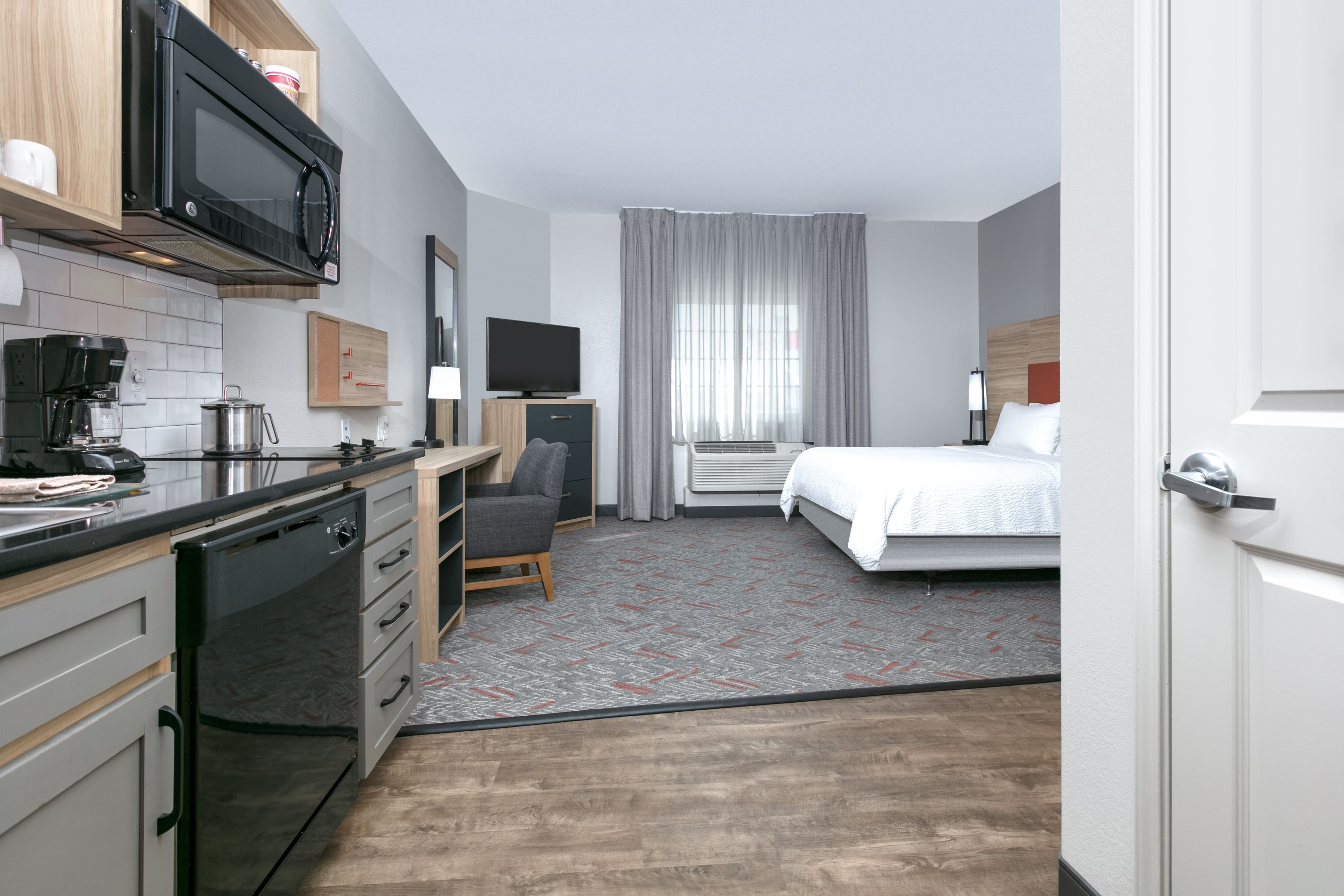 Candlewood Suites Lake Jackson-Clute - Image 4