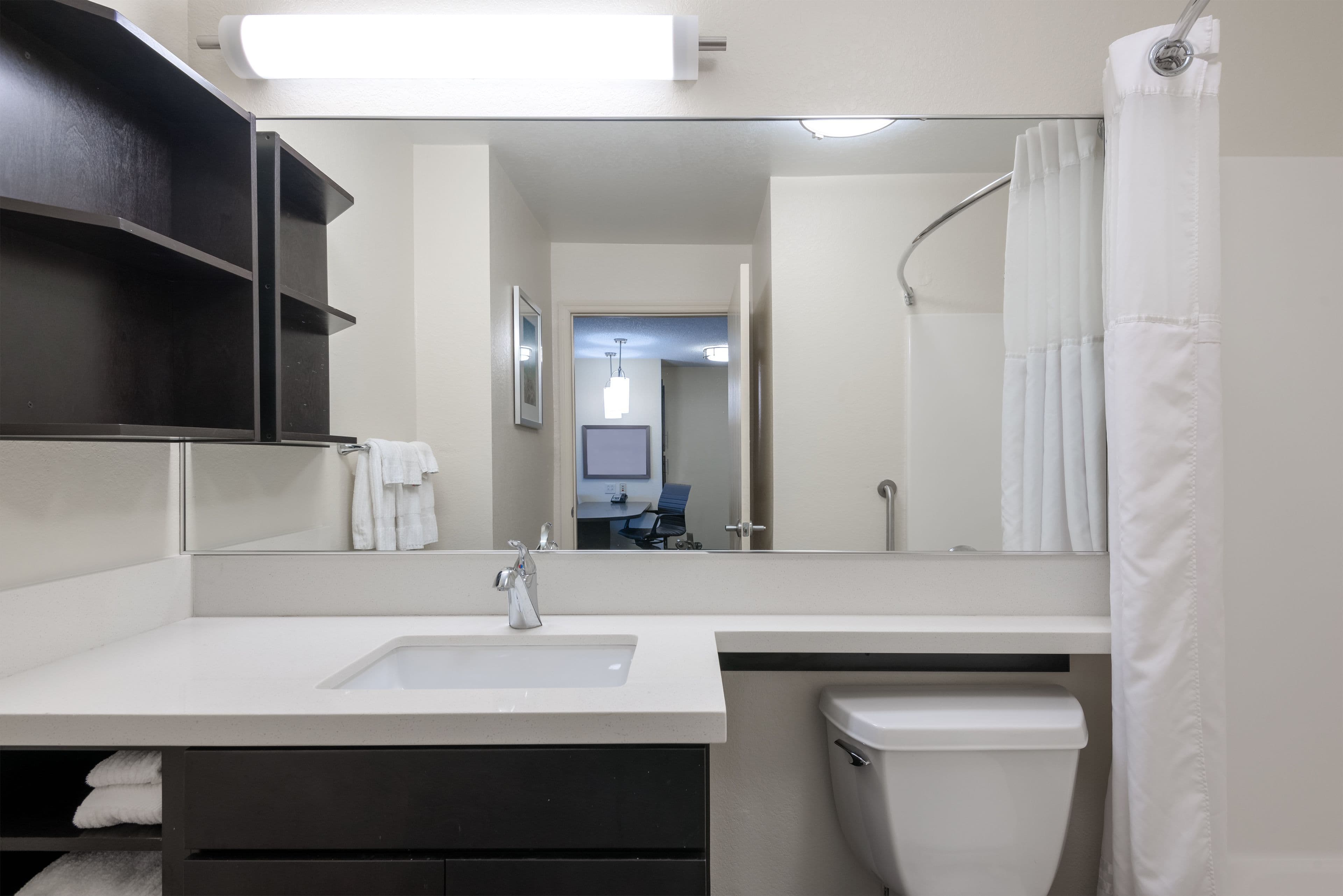 1 Queen Bed Studio Suite - Image 9