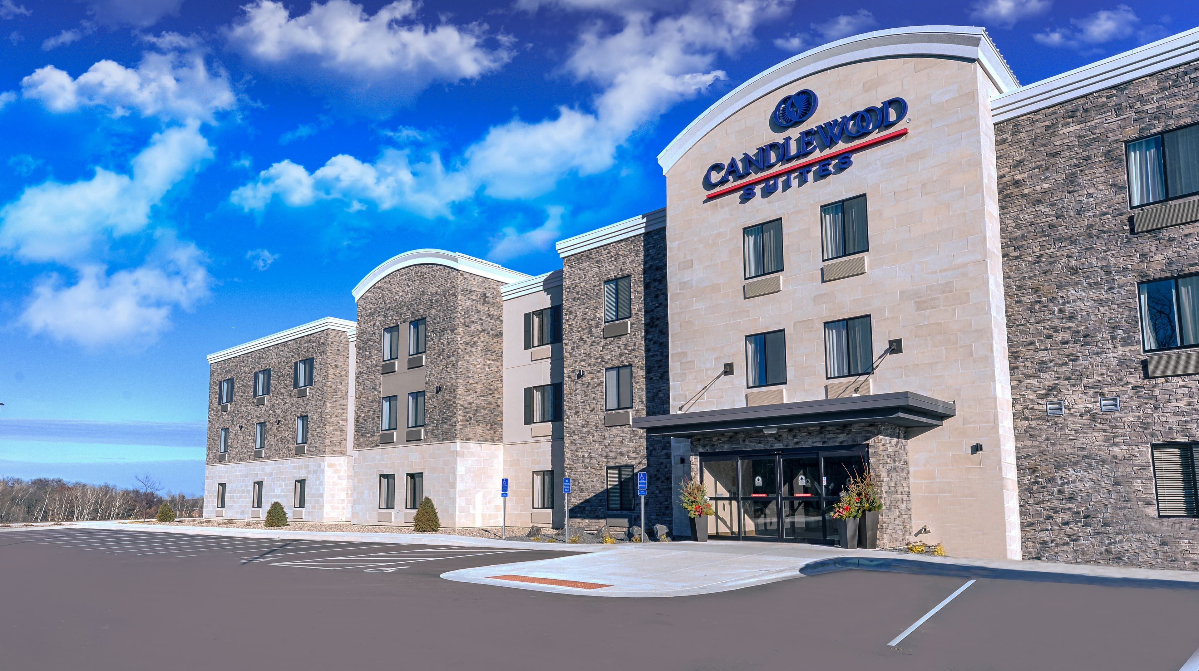 Candlewood Suites Lakeville I-35 - Image 1