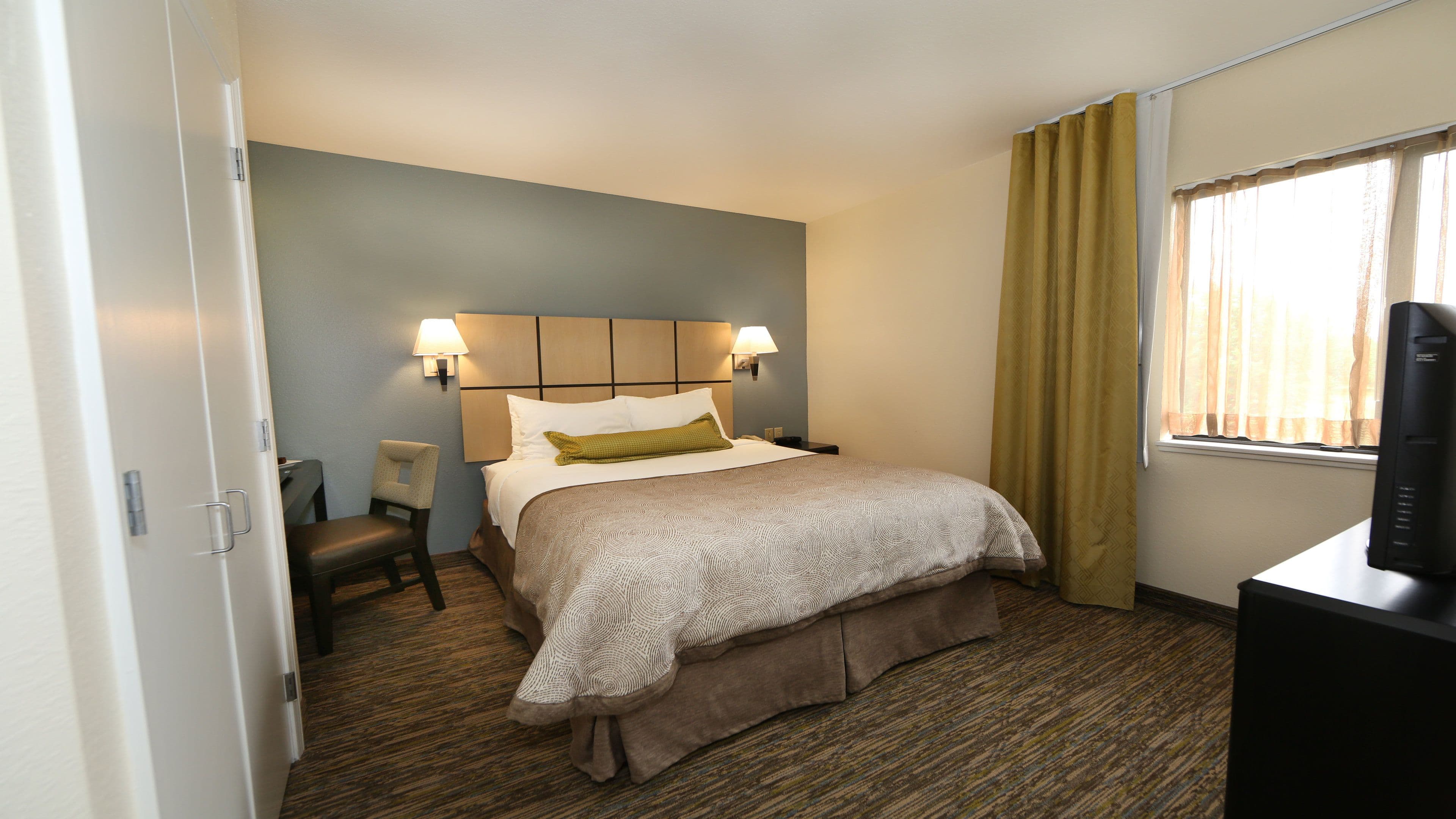 Candlewood Suites East Lansing — 14