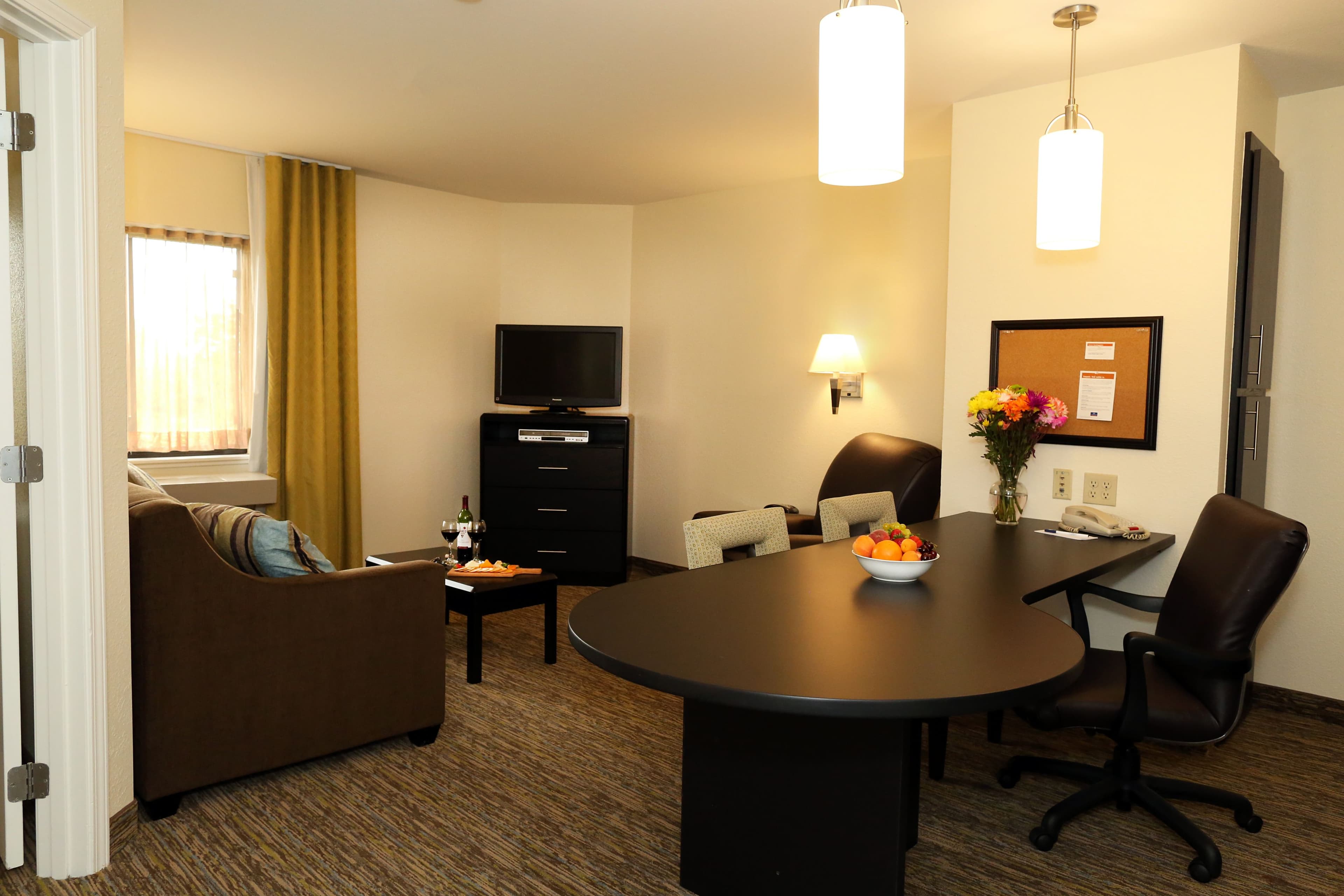 Candlewood Suites East Lansing — 11