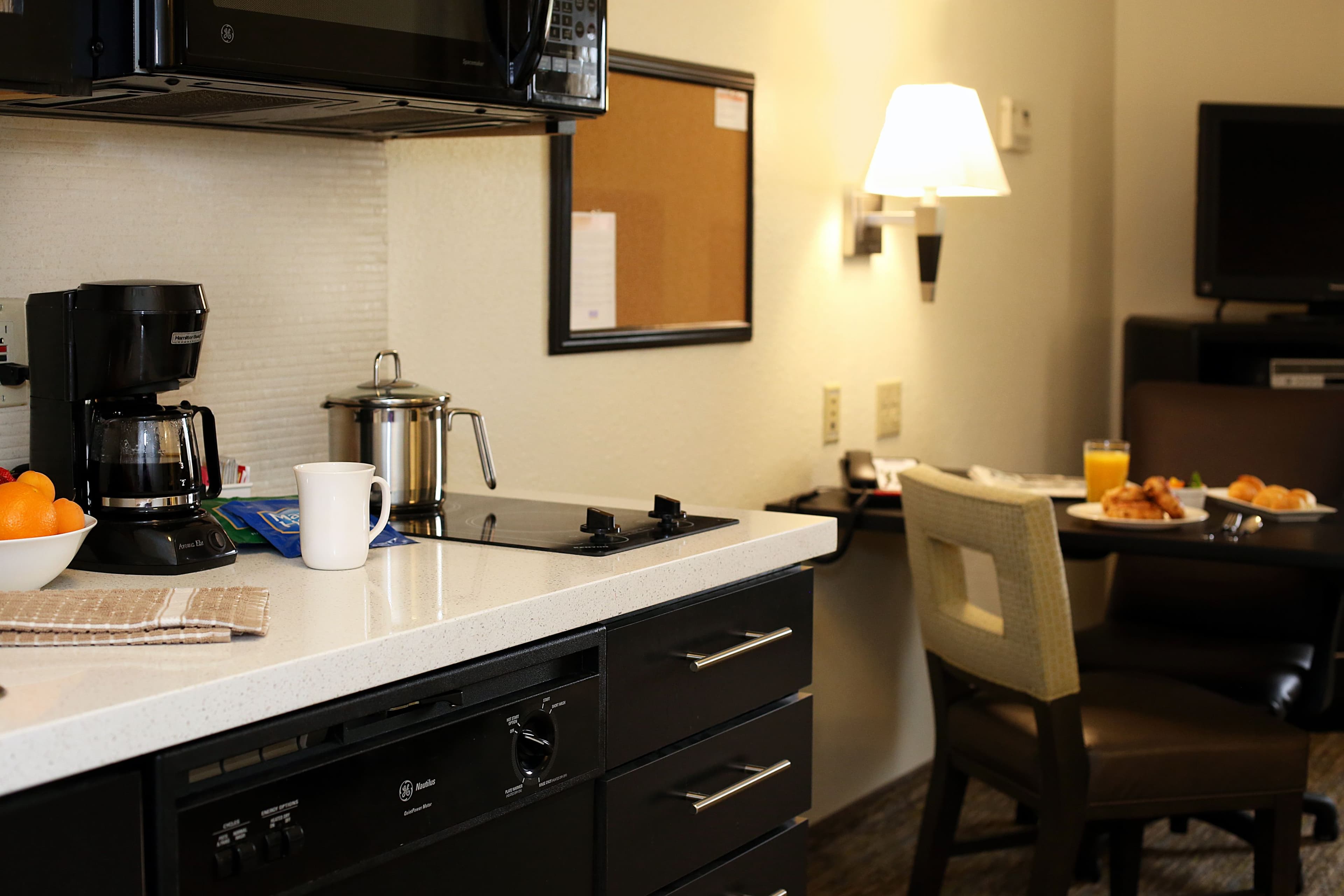 Candlewood Suites East Lansing - Image 4