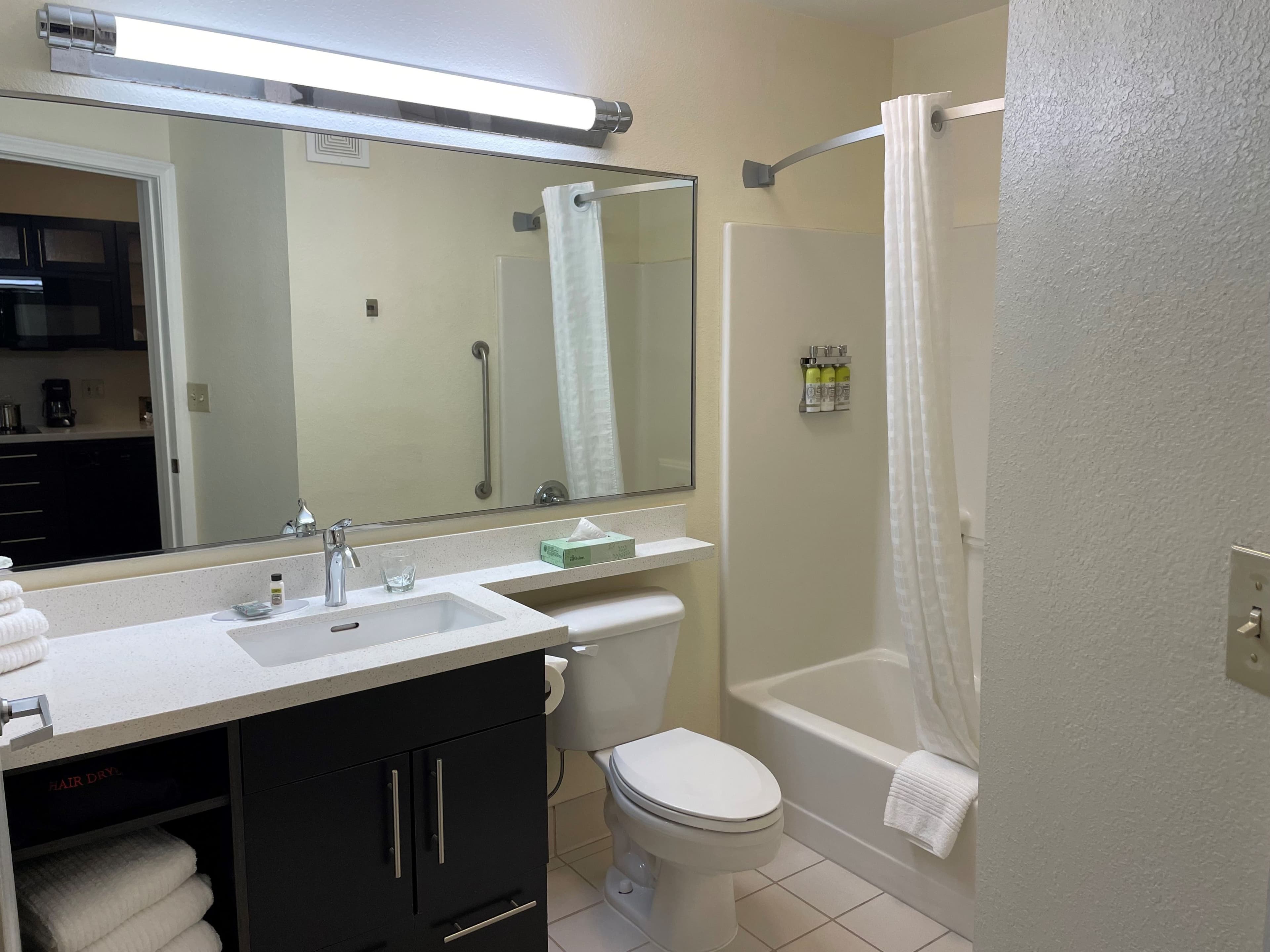 Candlewood Suites East Lansing - Image 2