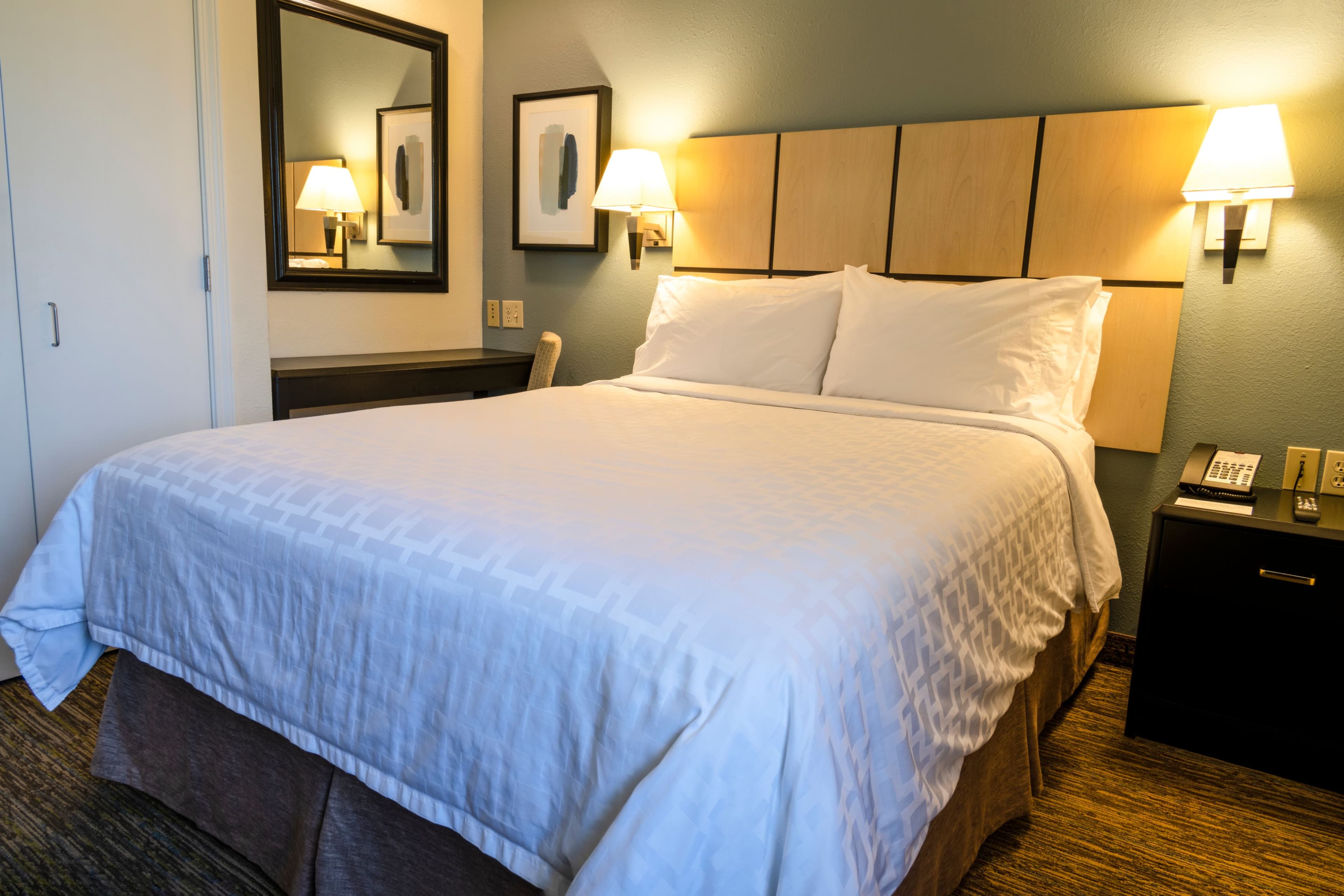Candlewood Suites East Lansing - Image 3