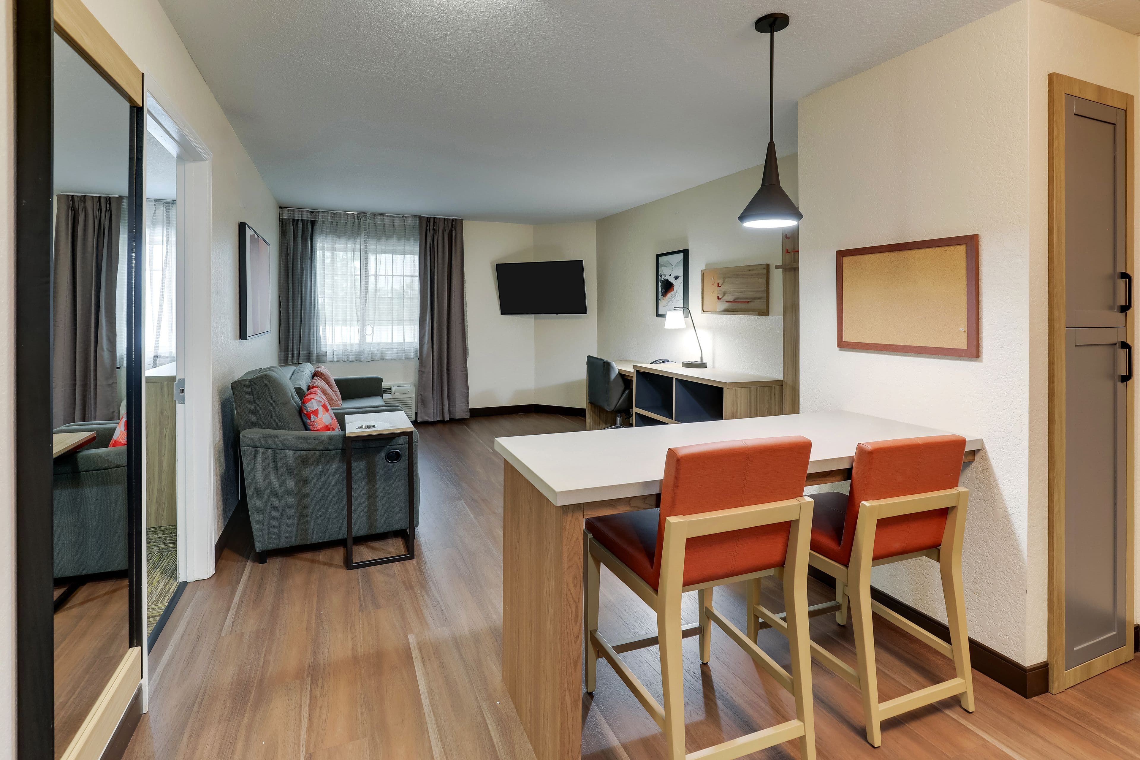 Candlewood Suites Lexington - Image 3