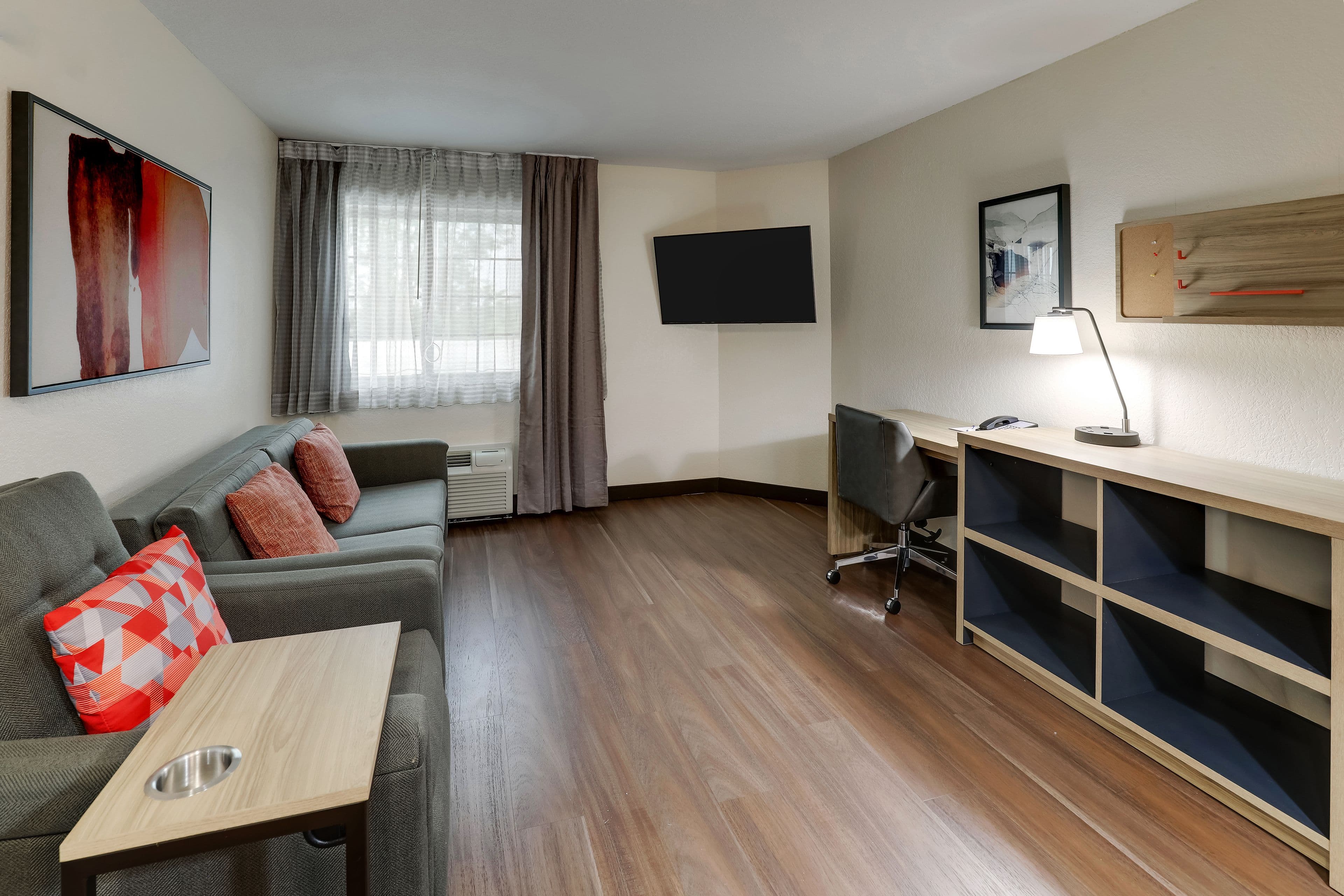 Candlewood Suites Lexington - Image 4