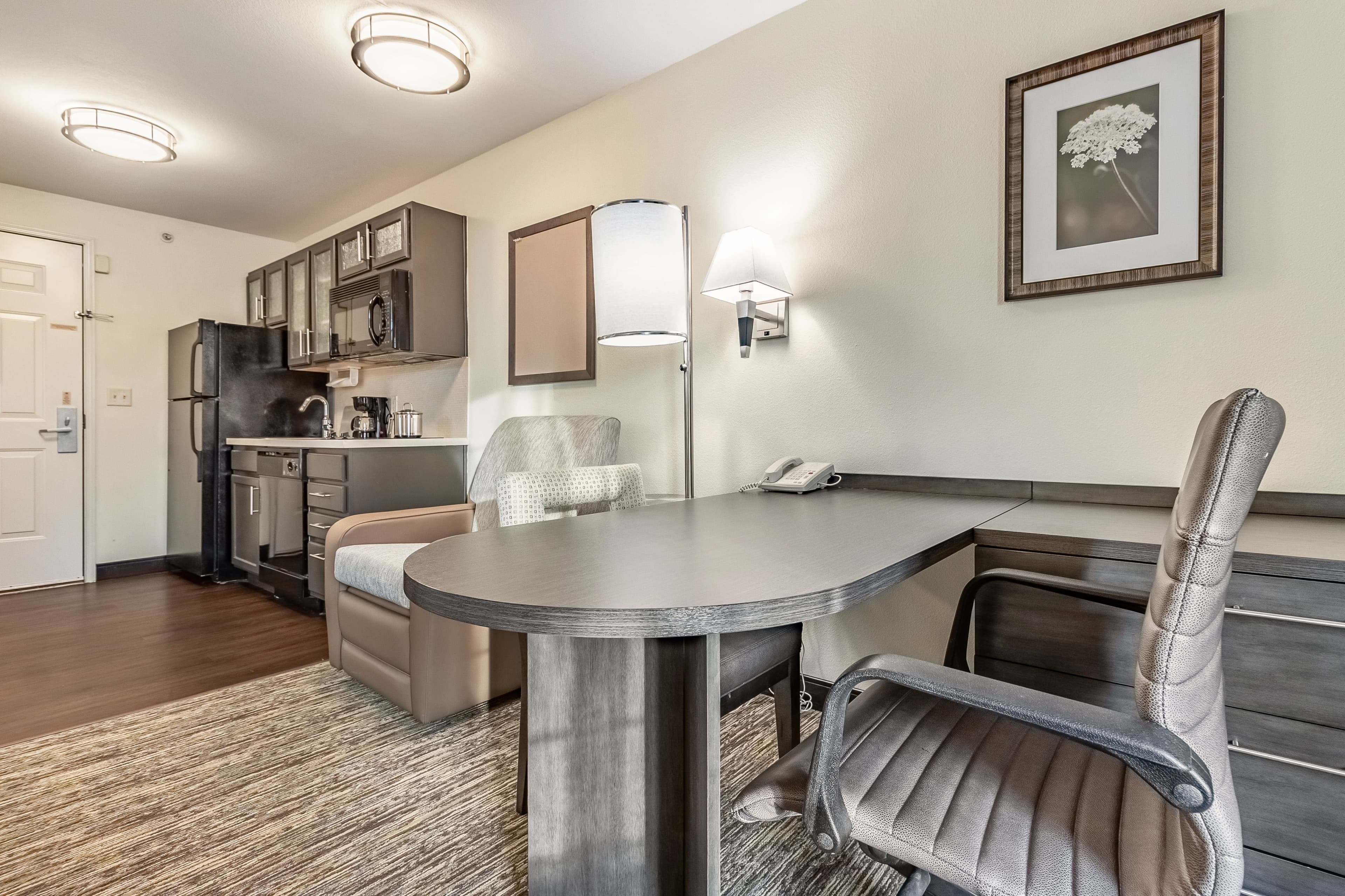 Candlewood Suites Lincoln - Image 4