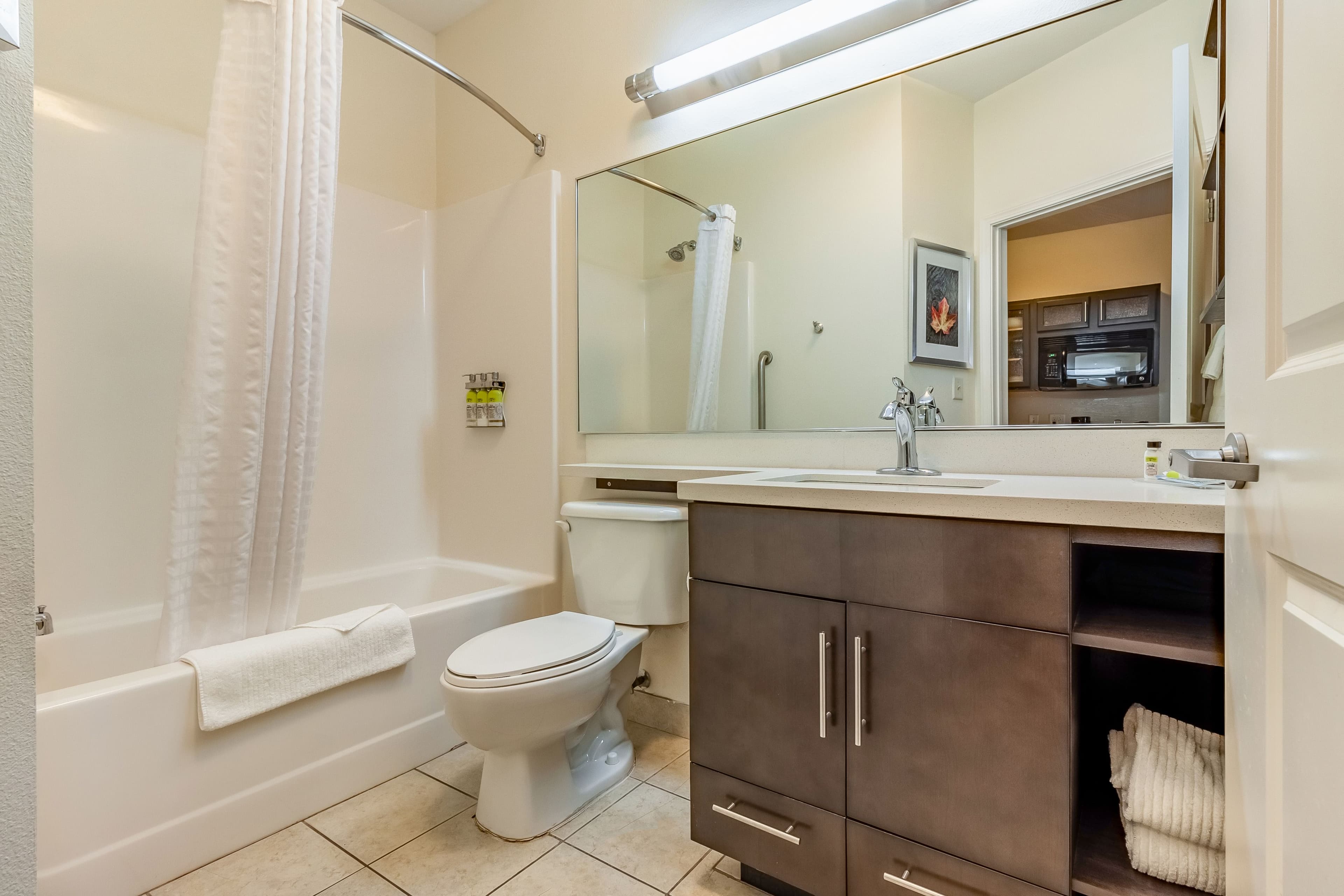 Candlewood Suites Lincoln — 8