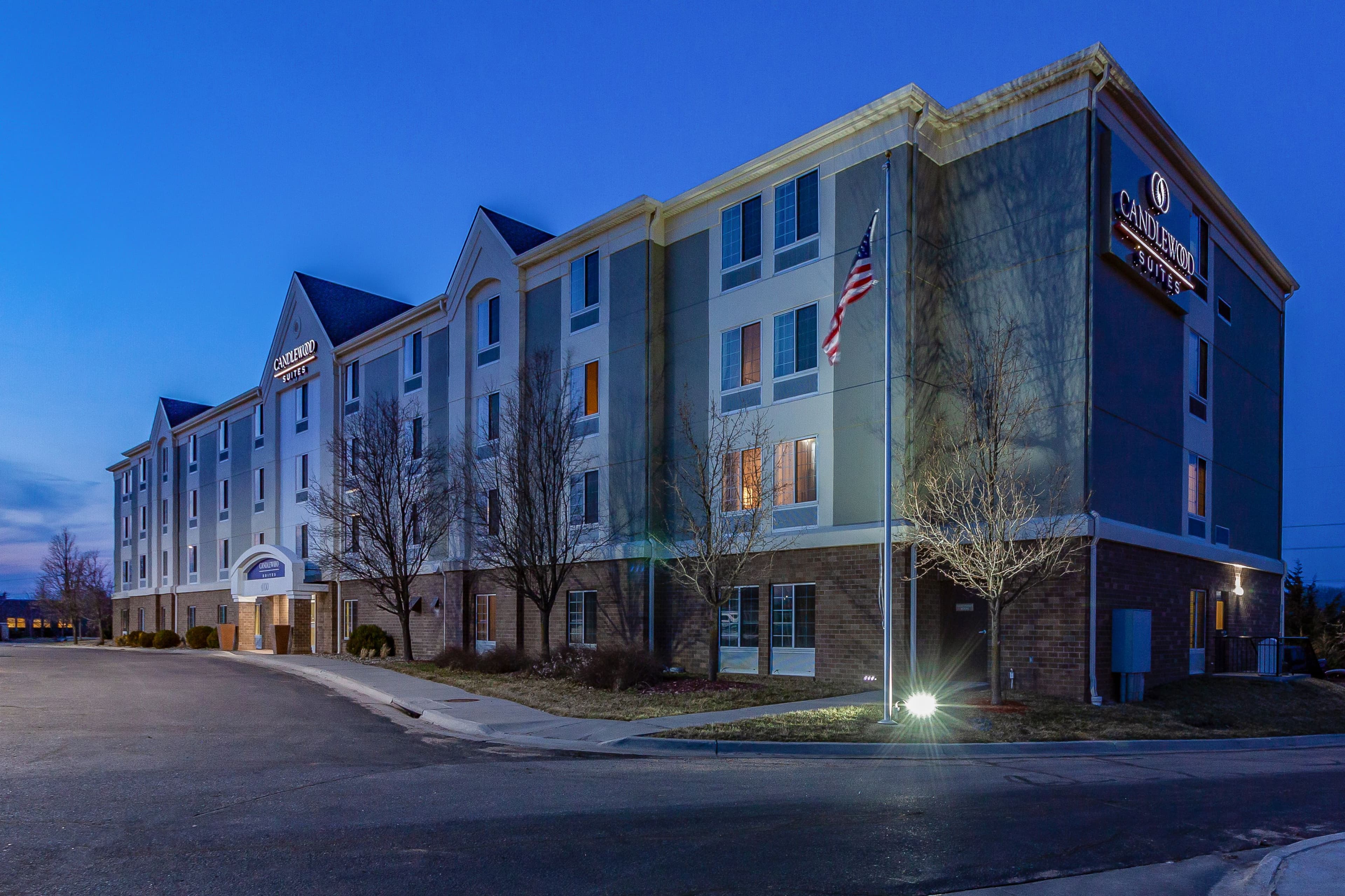 Candlewood Suites Lincoln - Image 1