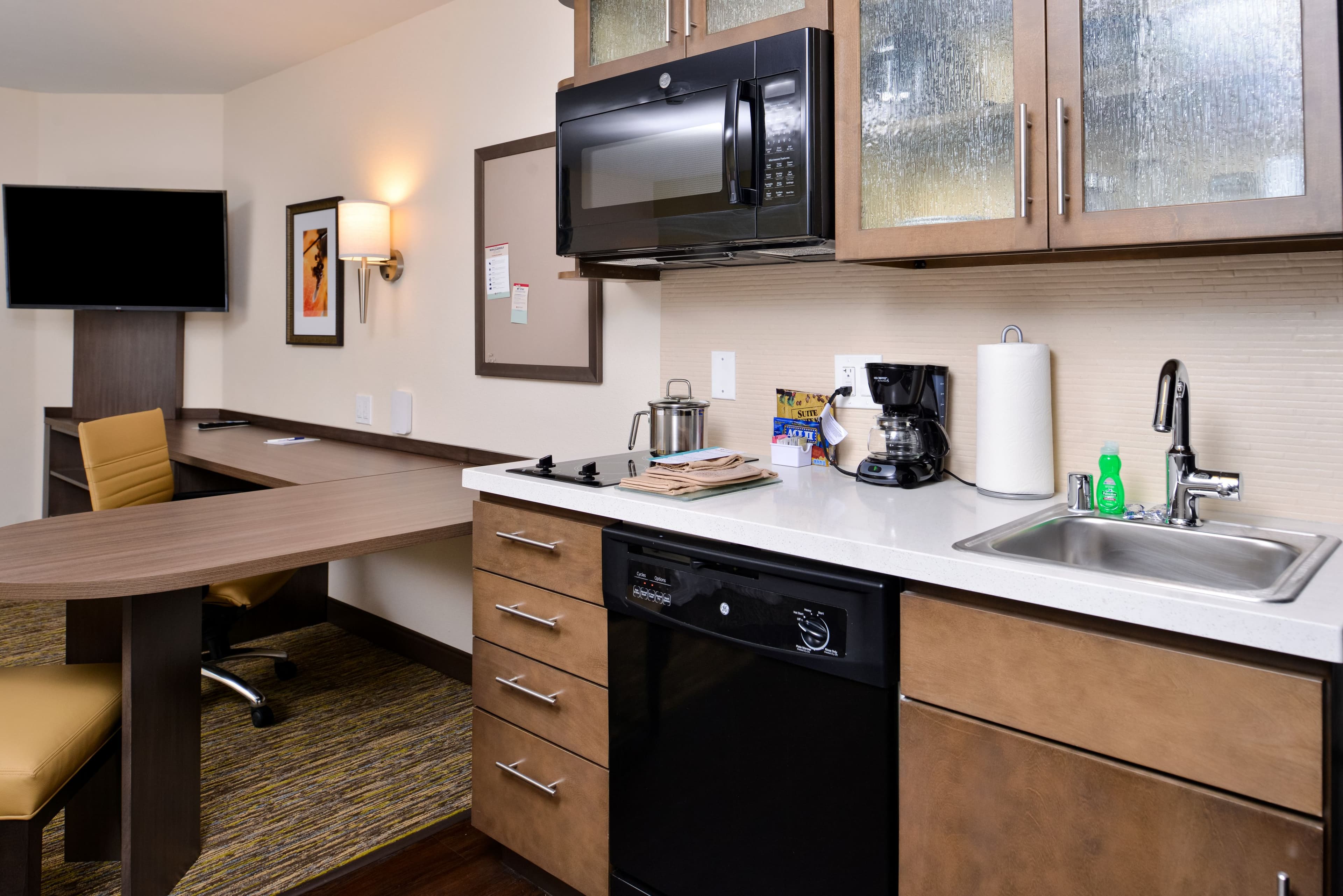 Candlewood Suites Lodi — 6