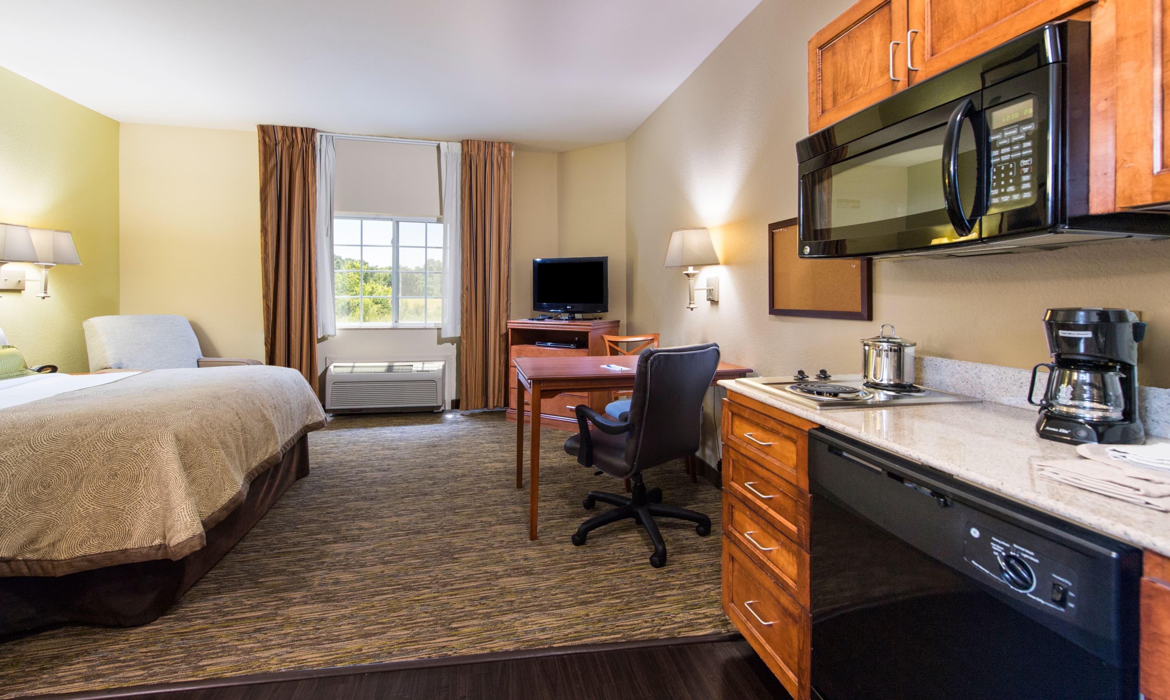 Candlewood Suites Macon — 12