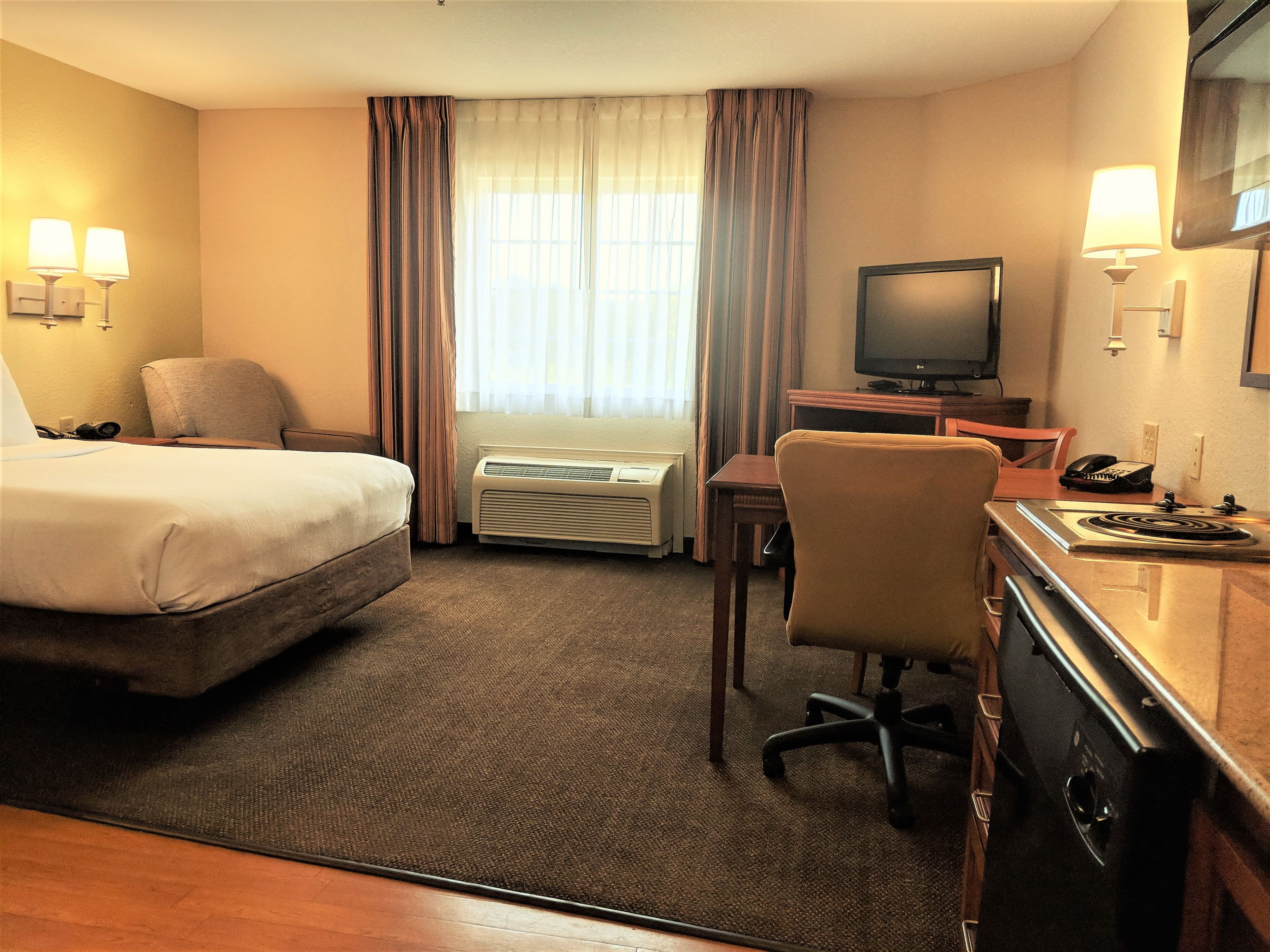 Candlewood Suites Macon — 10