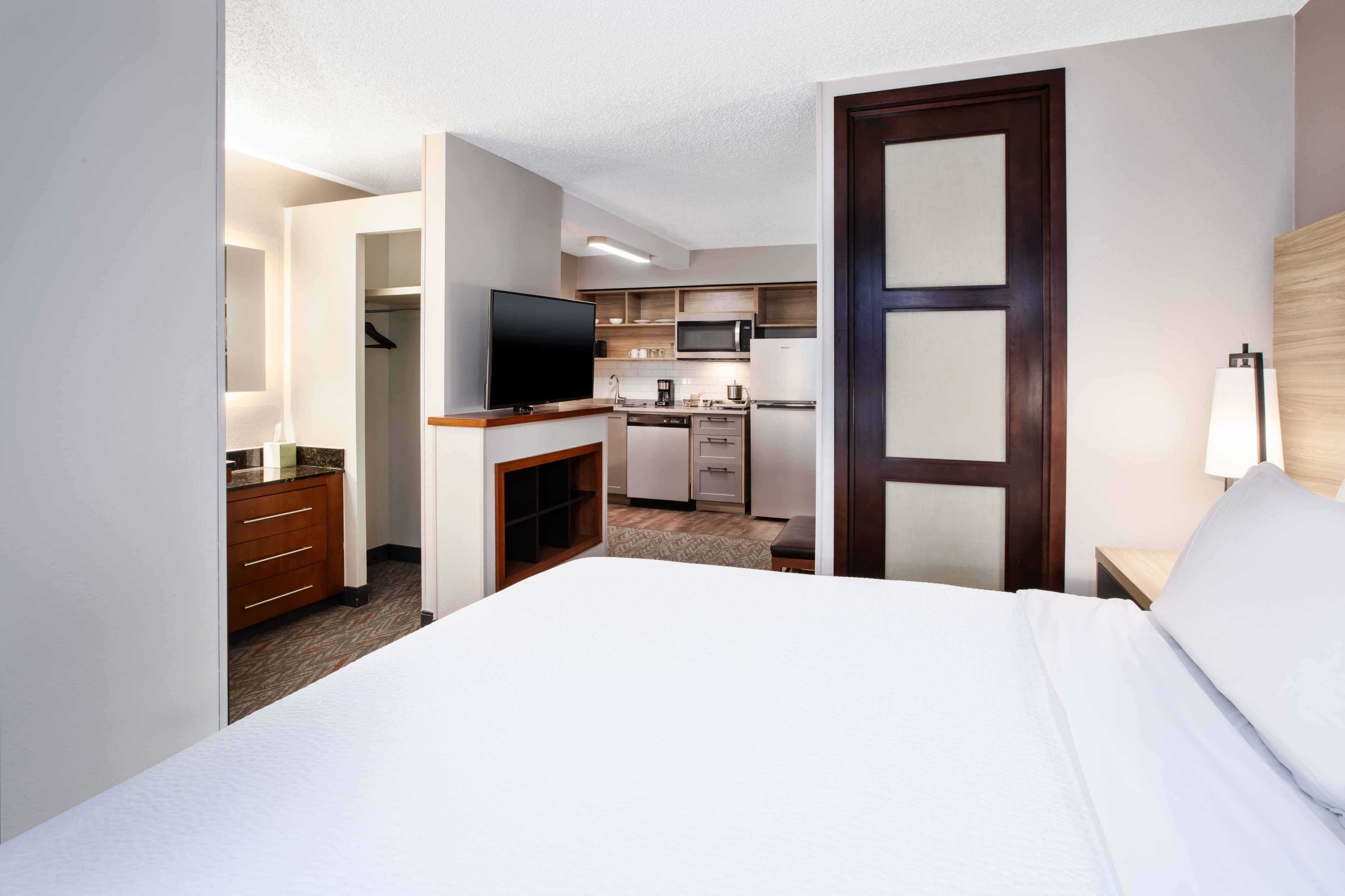Candlewood Suites Cincinnati Northeast - Mason — 11