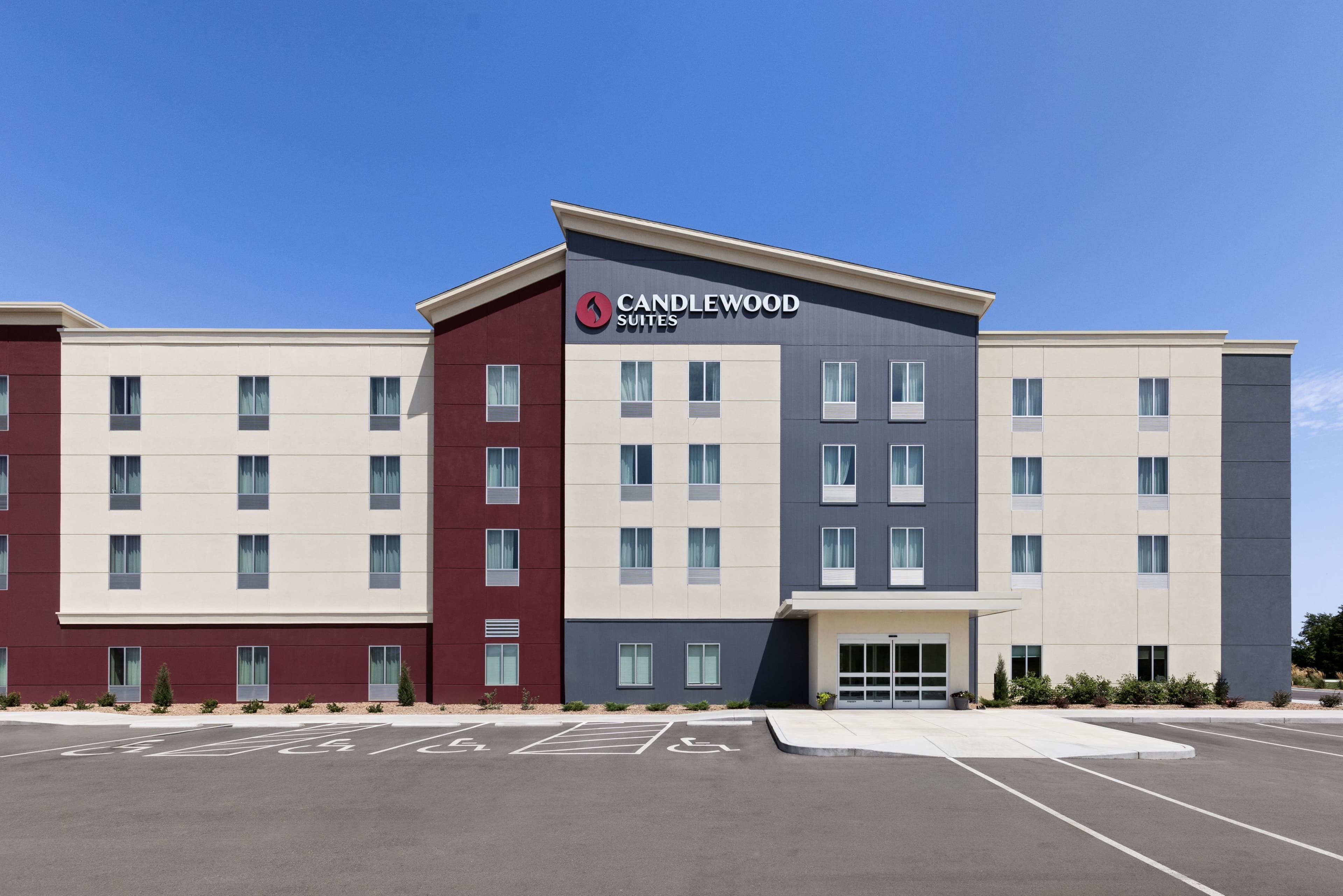 Candlewood Suites McPherson - Image 1