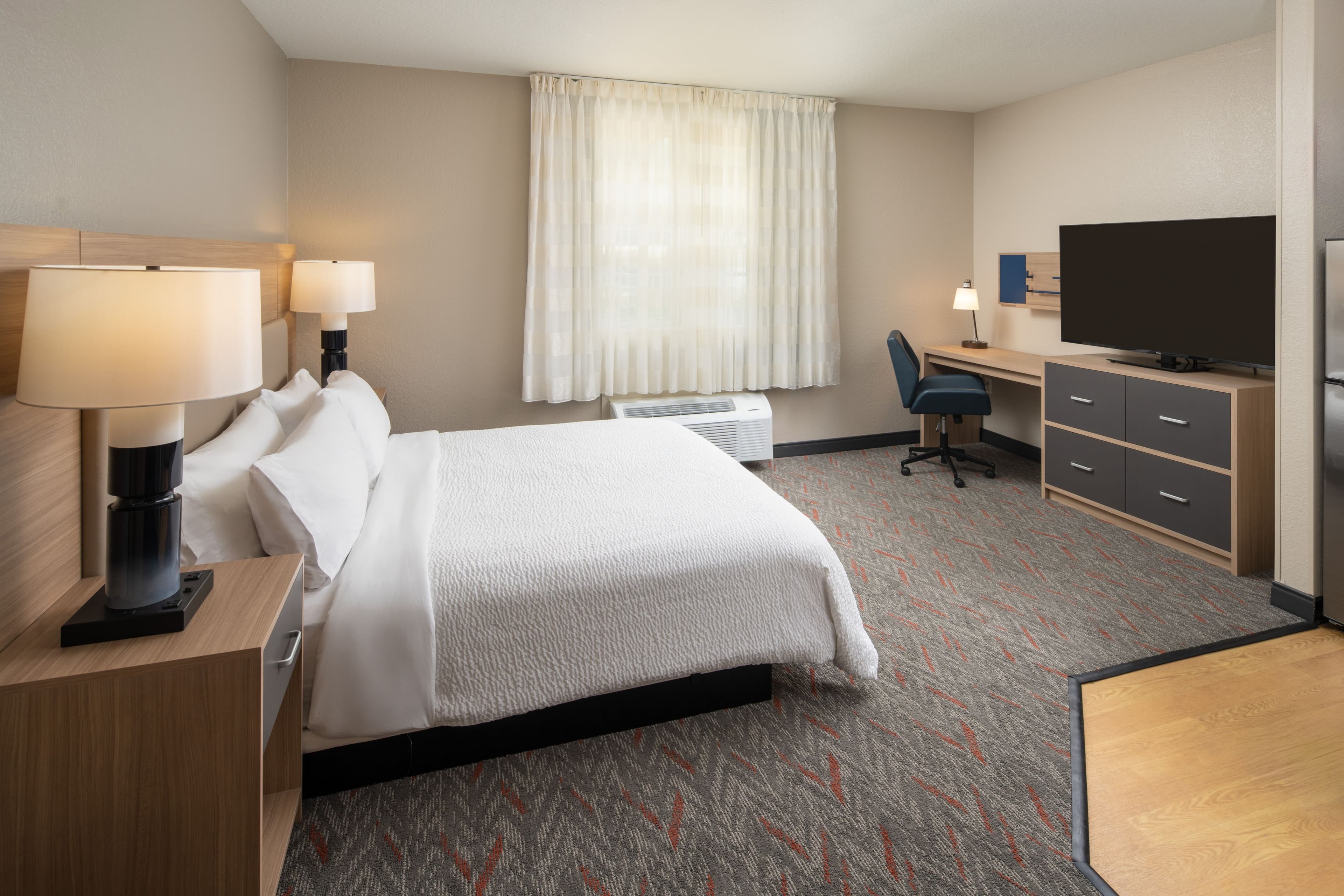 Candlewood Suites Miami Lakes - Image 2