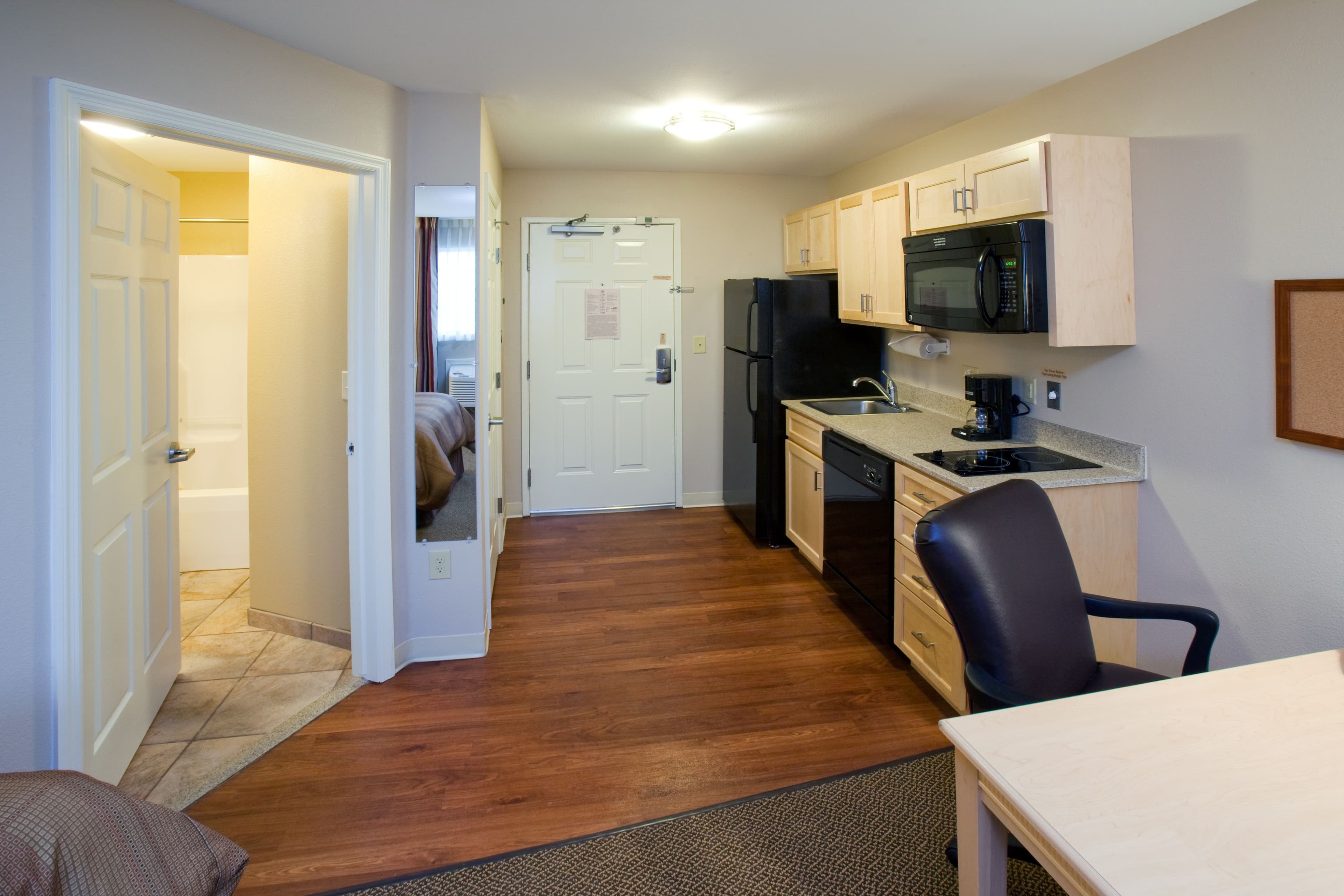 Candlewood Suites Minot — 9