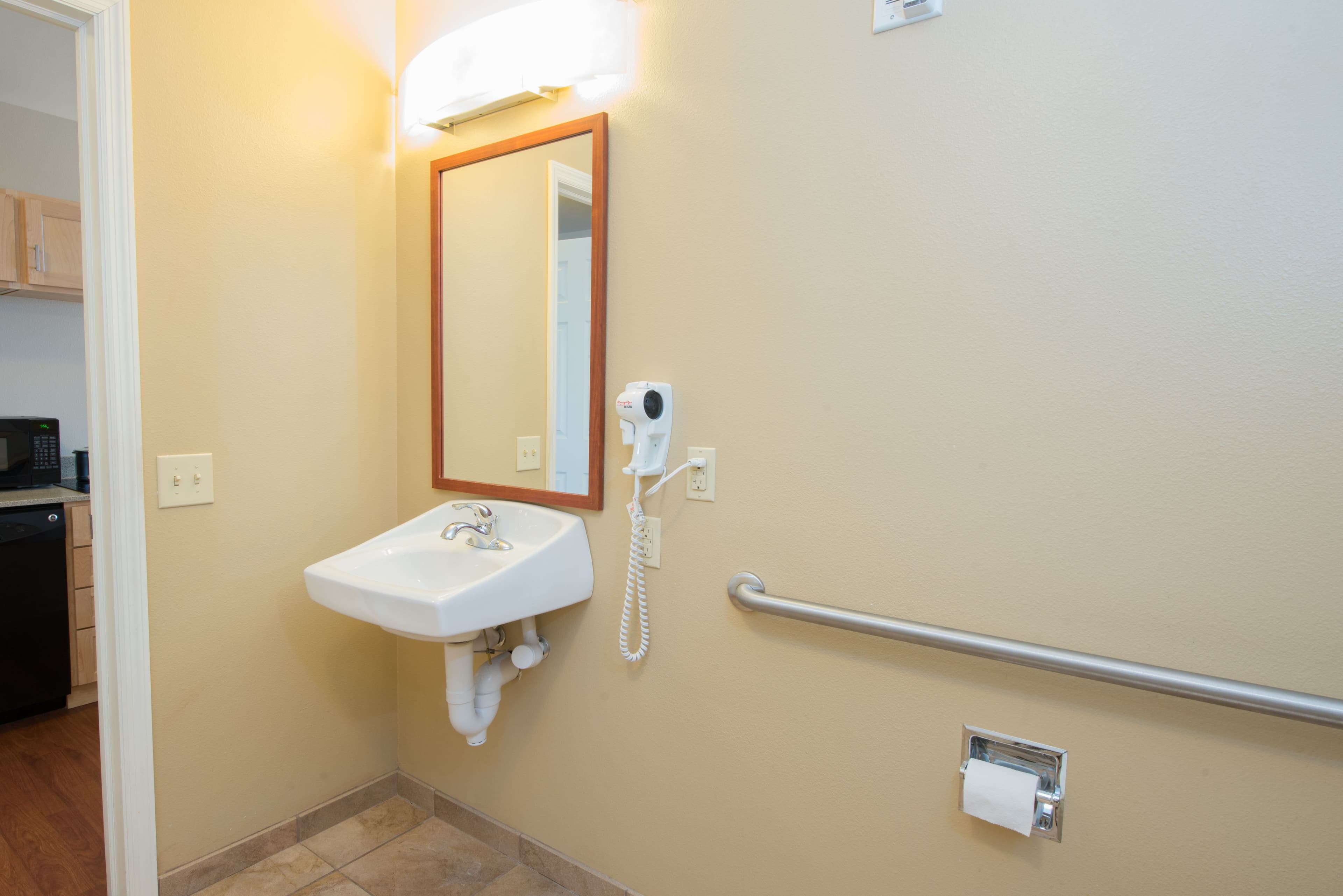 Candlewood Suites Minot — 8