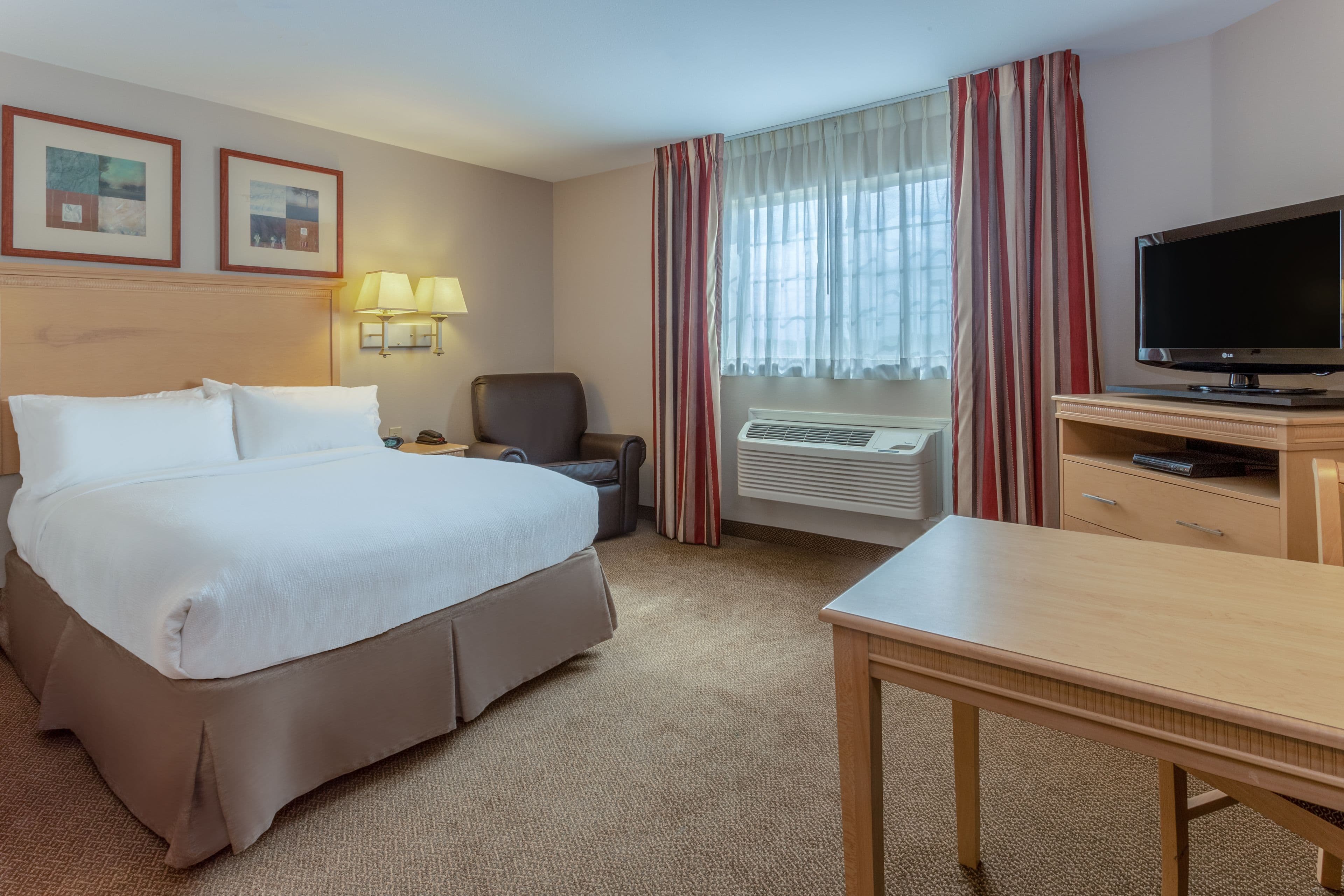 Candlewood Suites Minot - Image 4