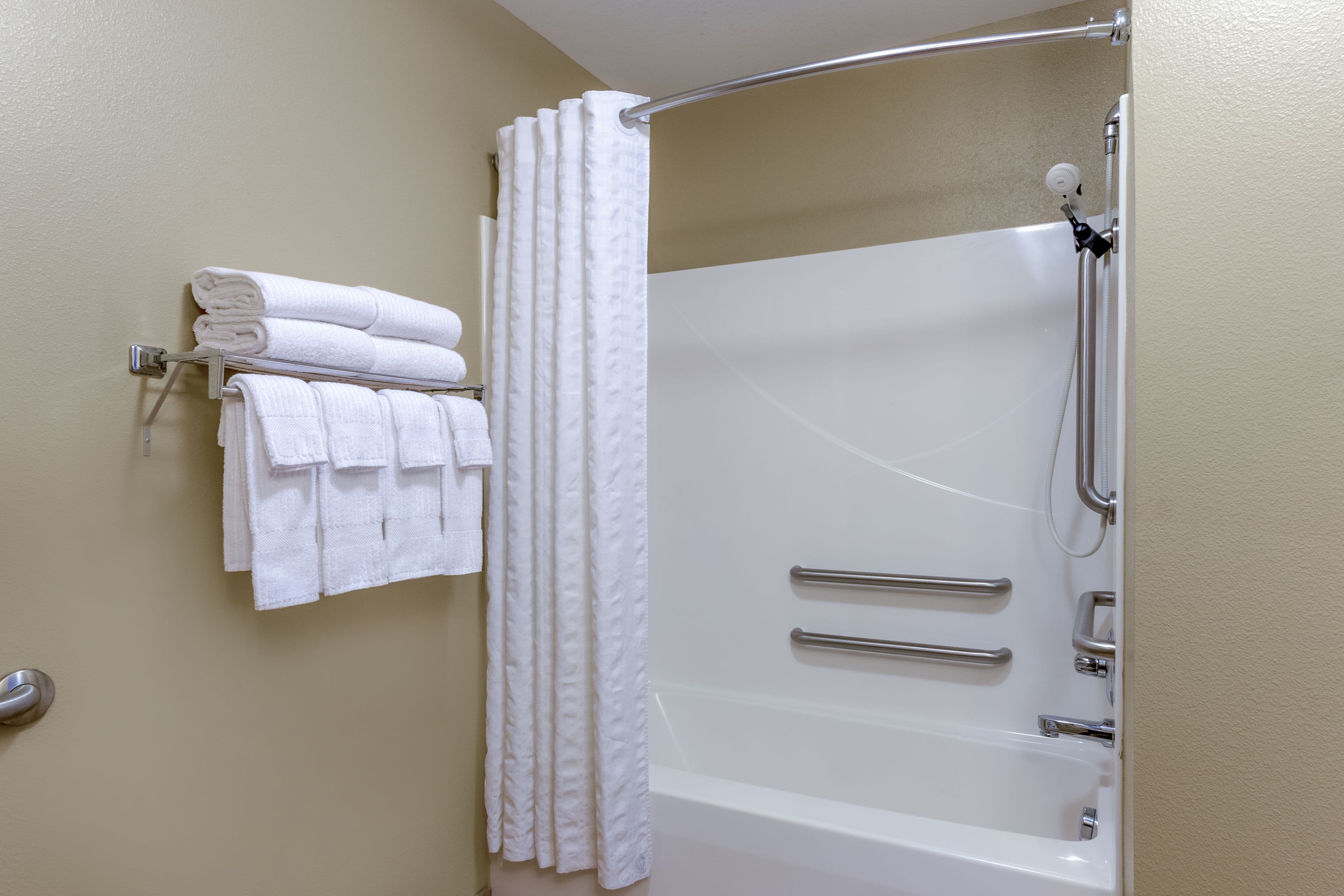 Candlewood Suites Minot — 6