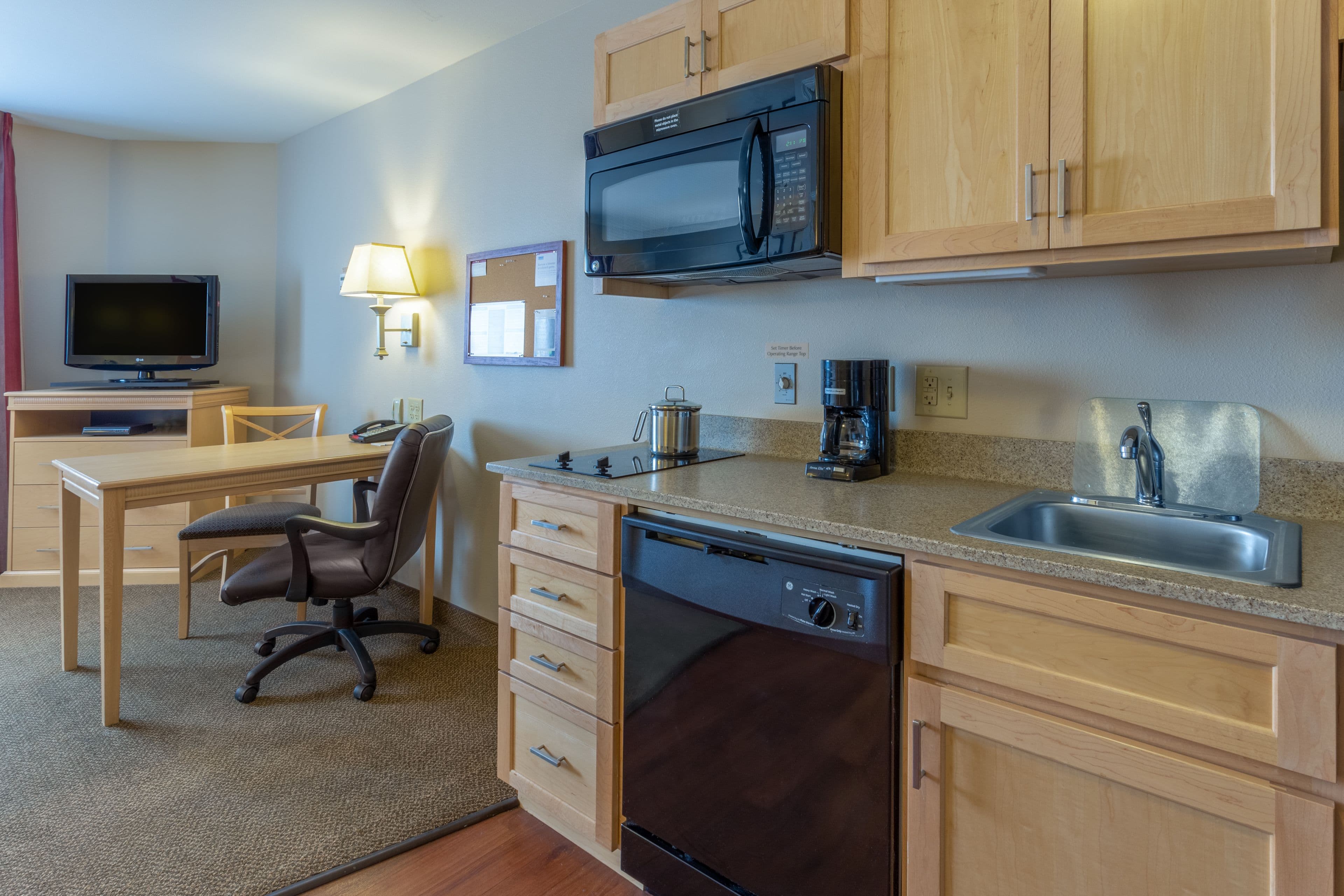 Candlewood Suites Minot — 16